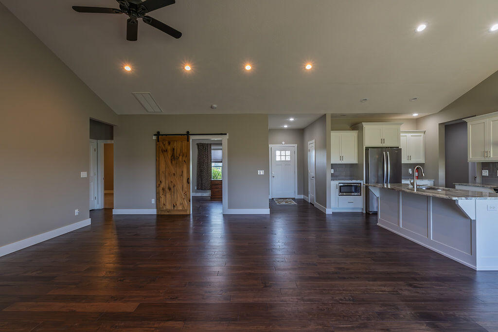 121 Southern Fields Circle Property Photo 16