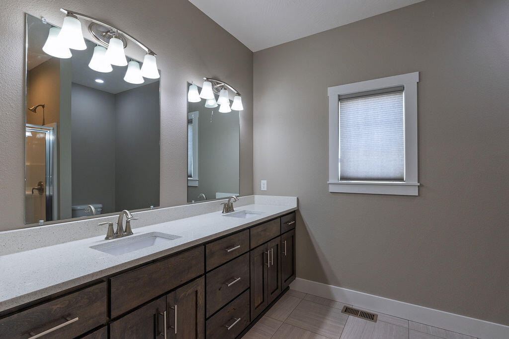 121 Southern Fields Circle Property Photo 33