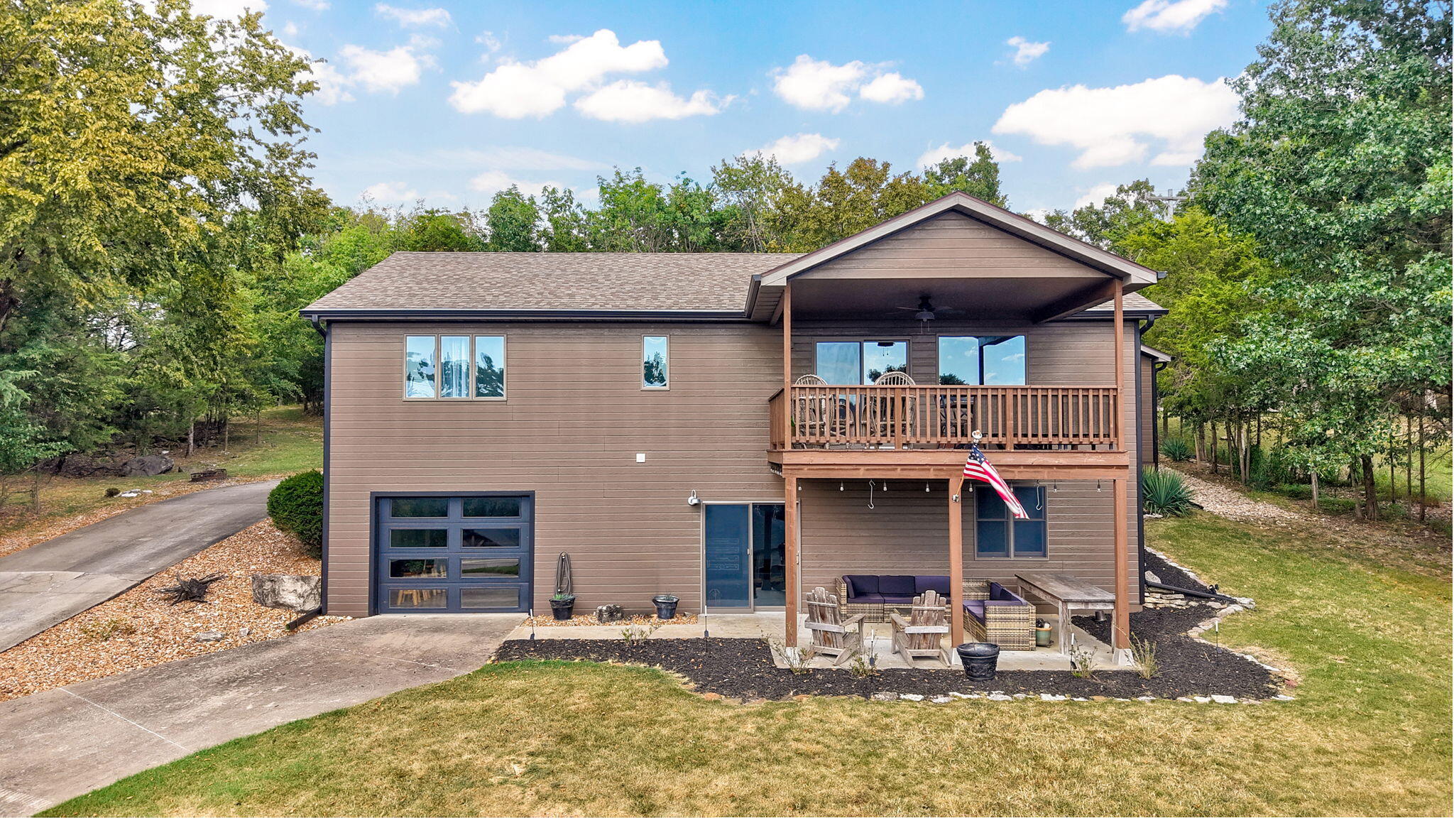 313 Lakefront Circle Property Photo 1