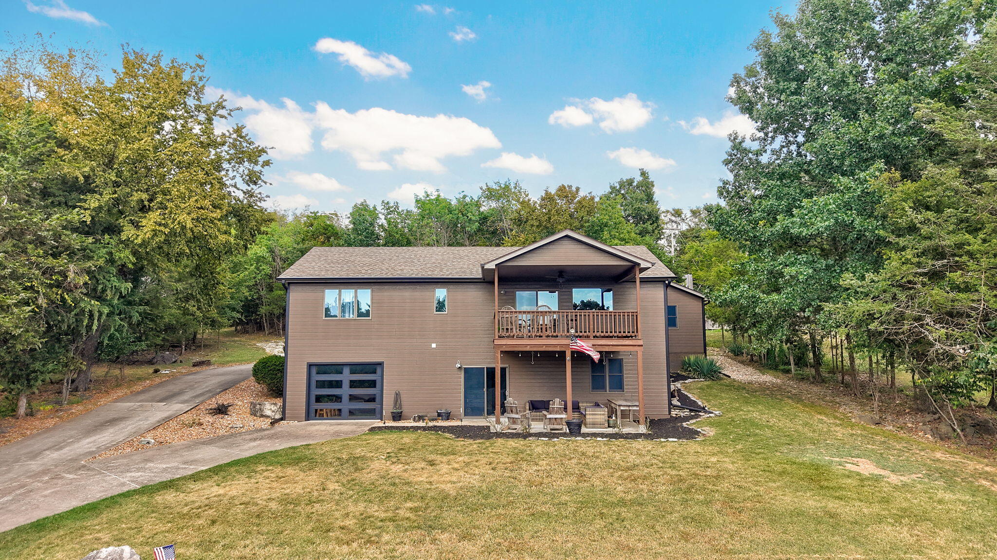 313 Lakefront Circle Property Photo 4