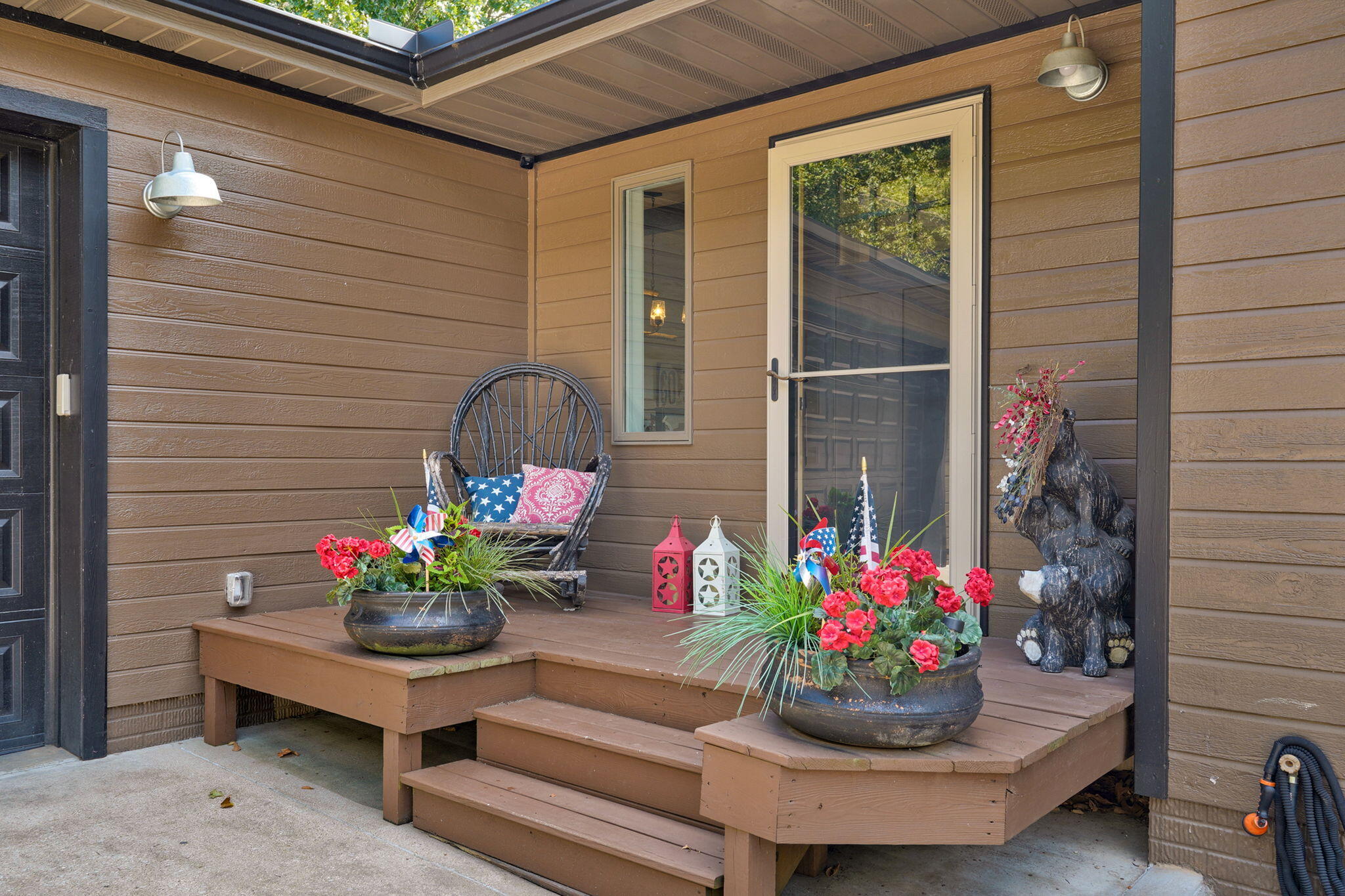 313 Lakefront Circle Property Photo 5