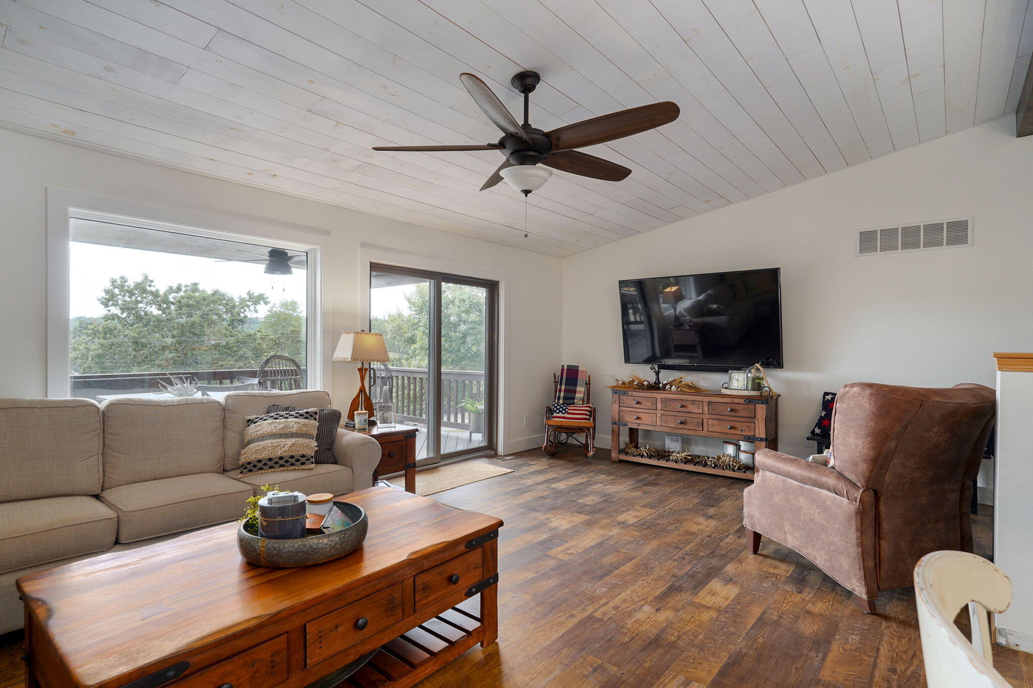 313 Lakefront Circle Property Photo 14