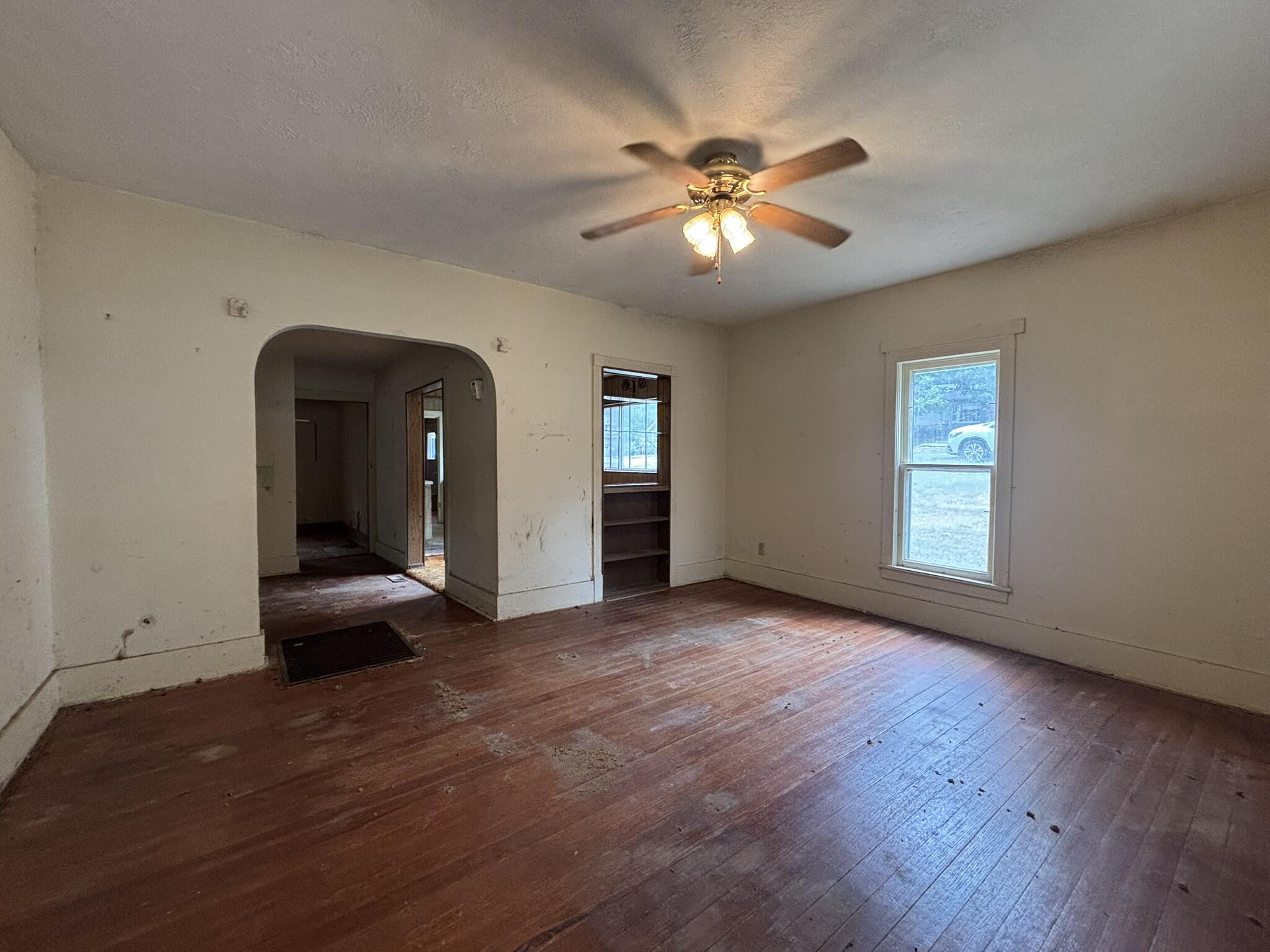 736 East 14th Street Property Photo 6