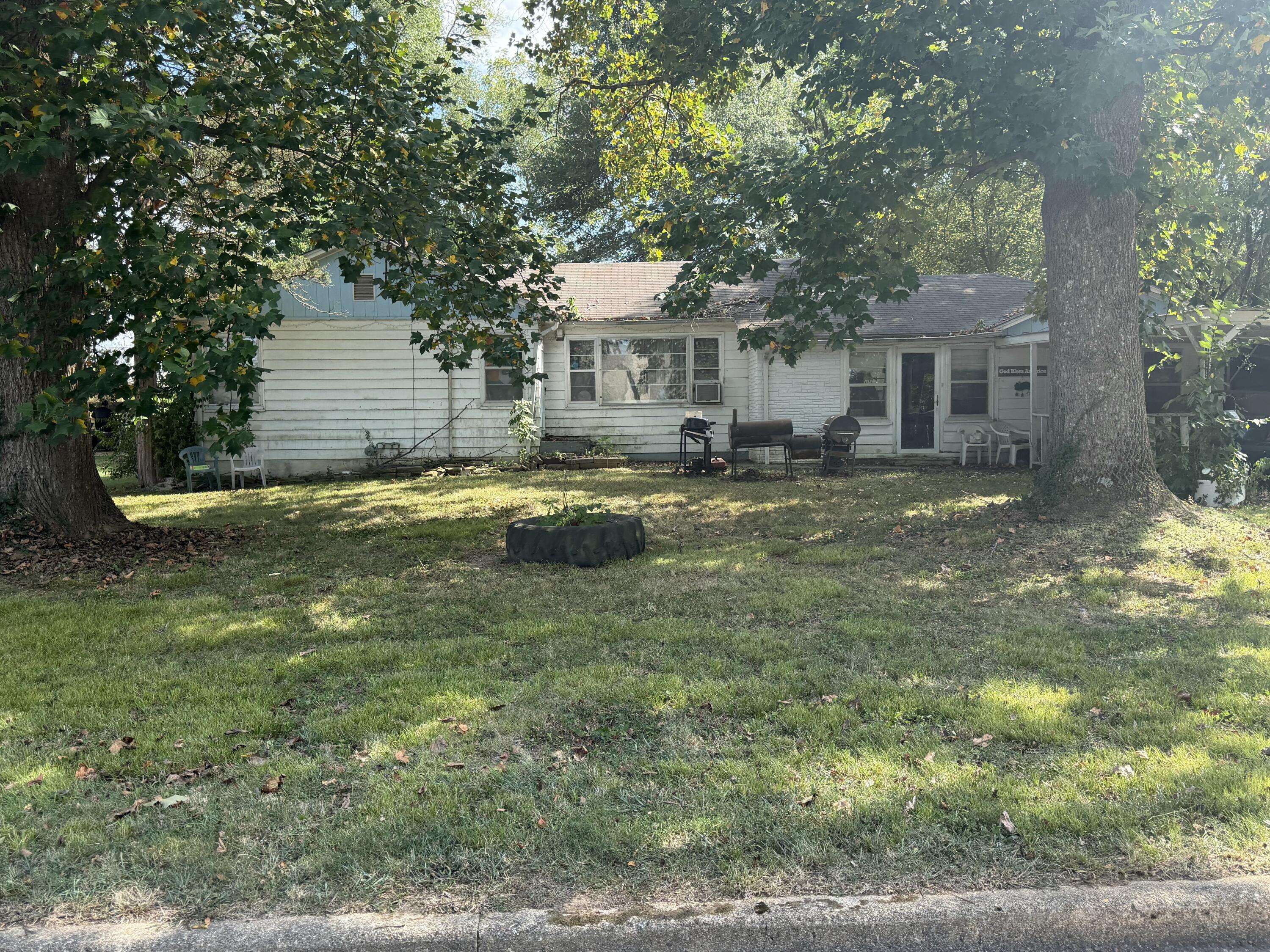 1038 Grace Avenue Property Photo 1