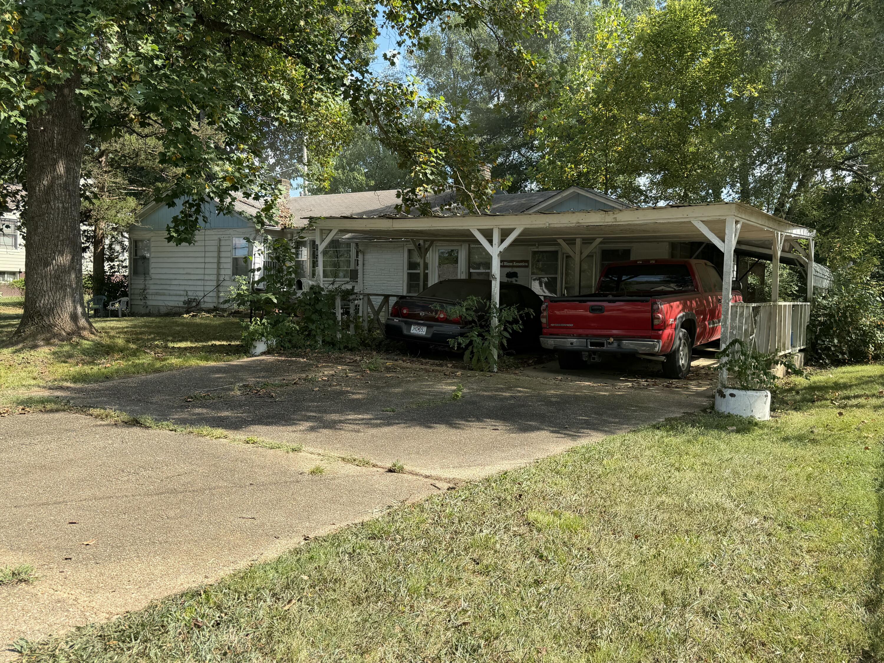 1038 Grace Avenue Property Photo 2