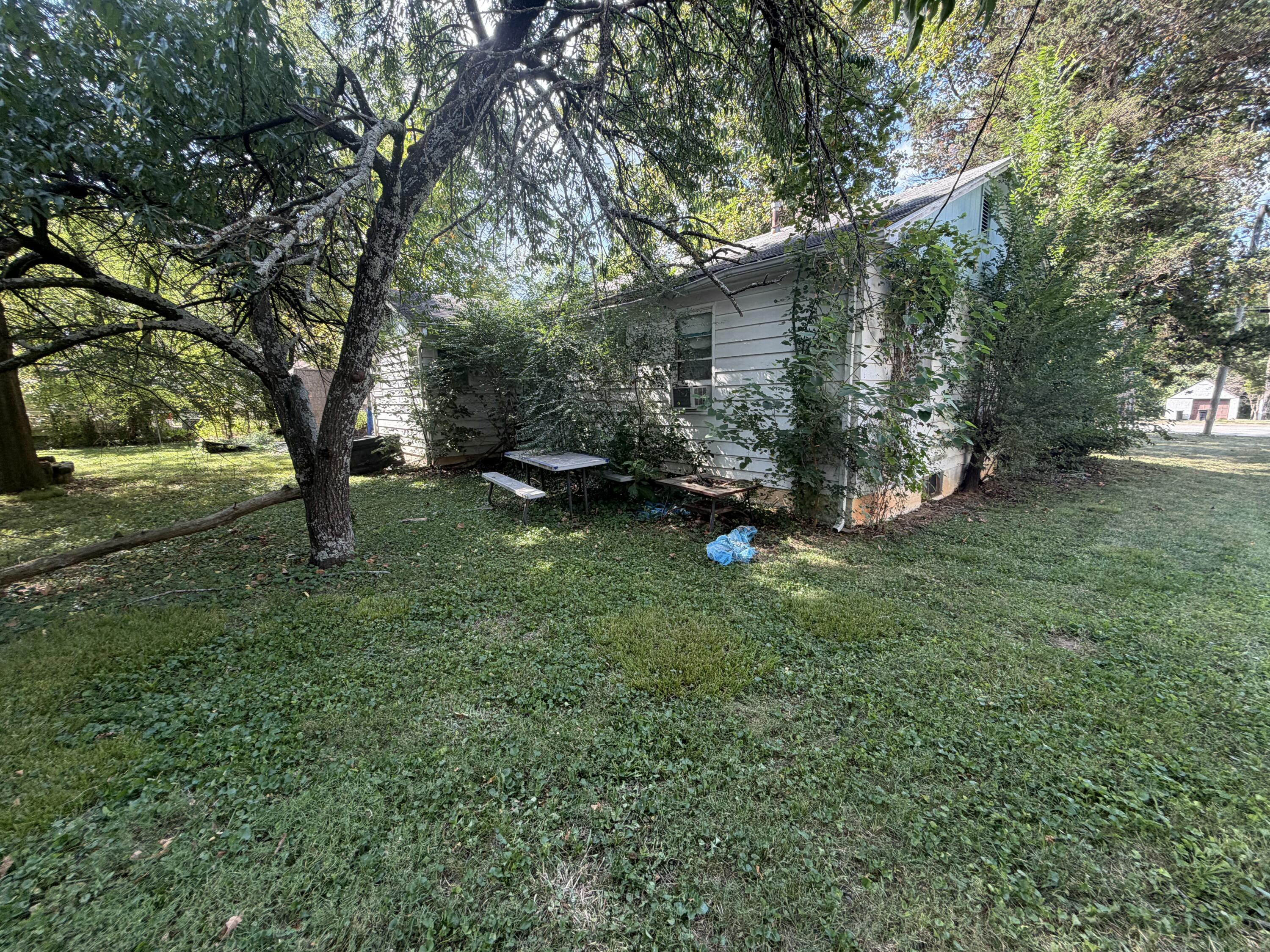 1038 Grace Avenue Property Photo 3
