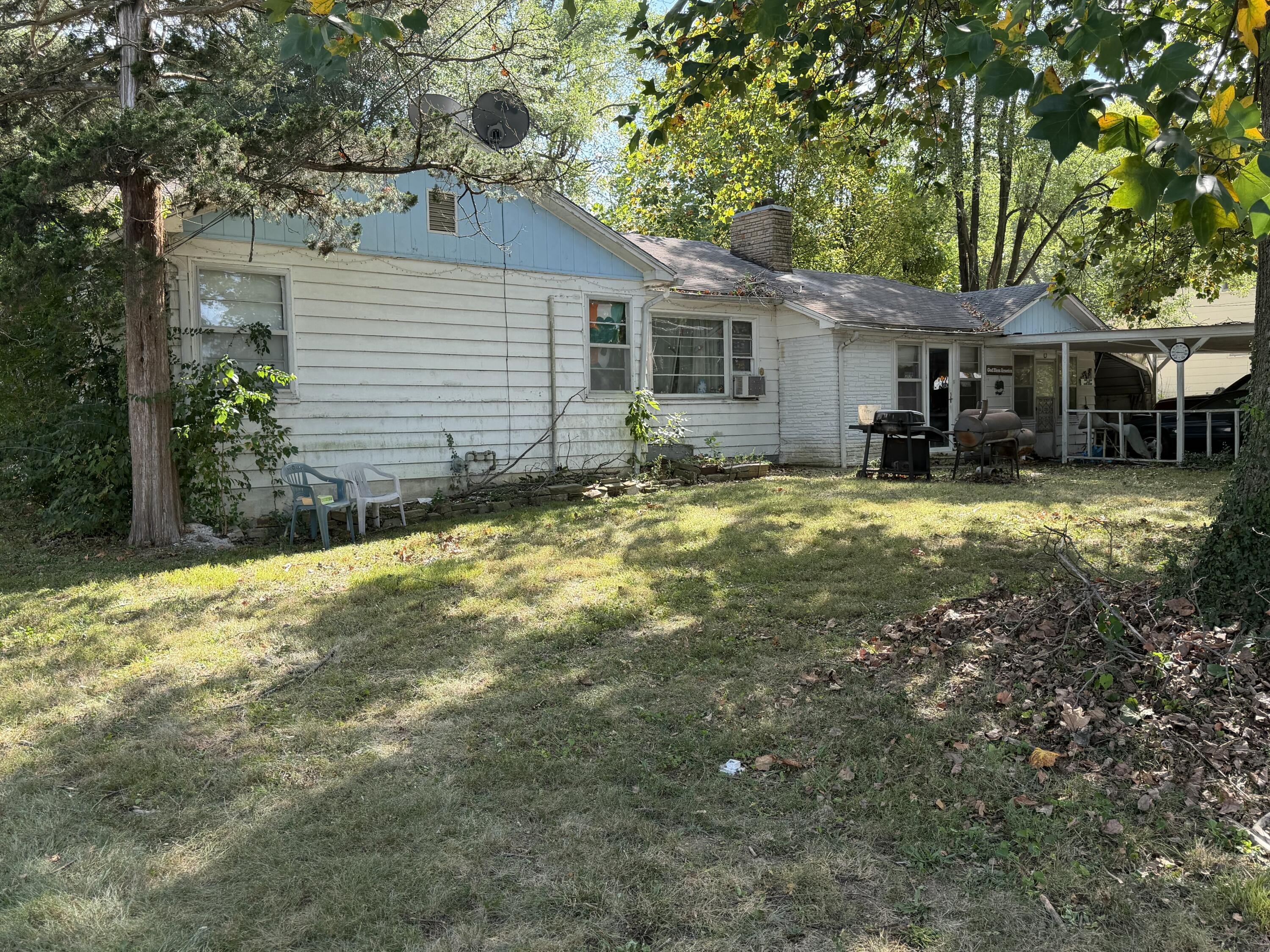 1038 Grace Avenue Property Photo 4