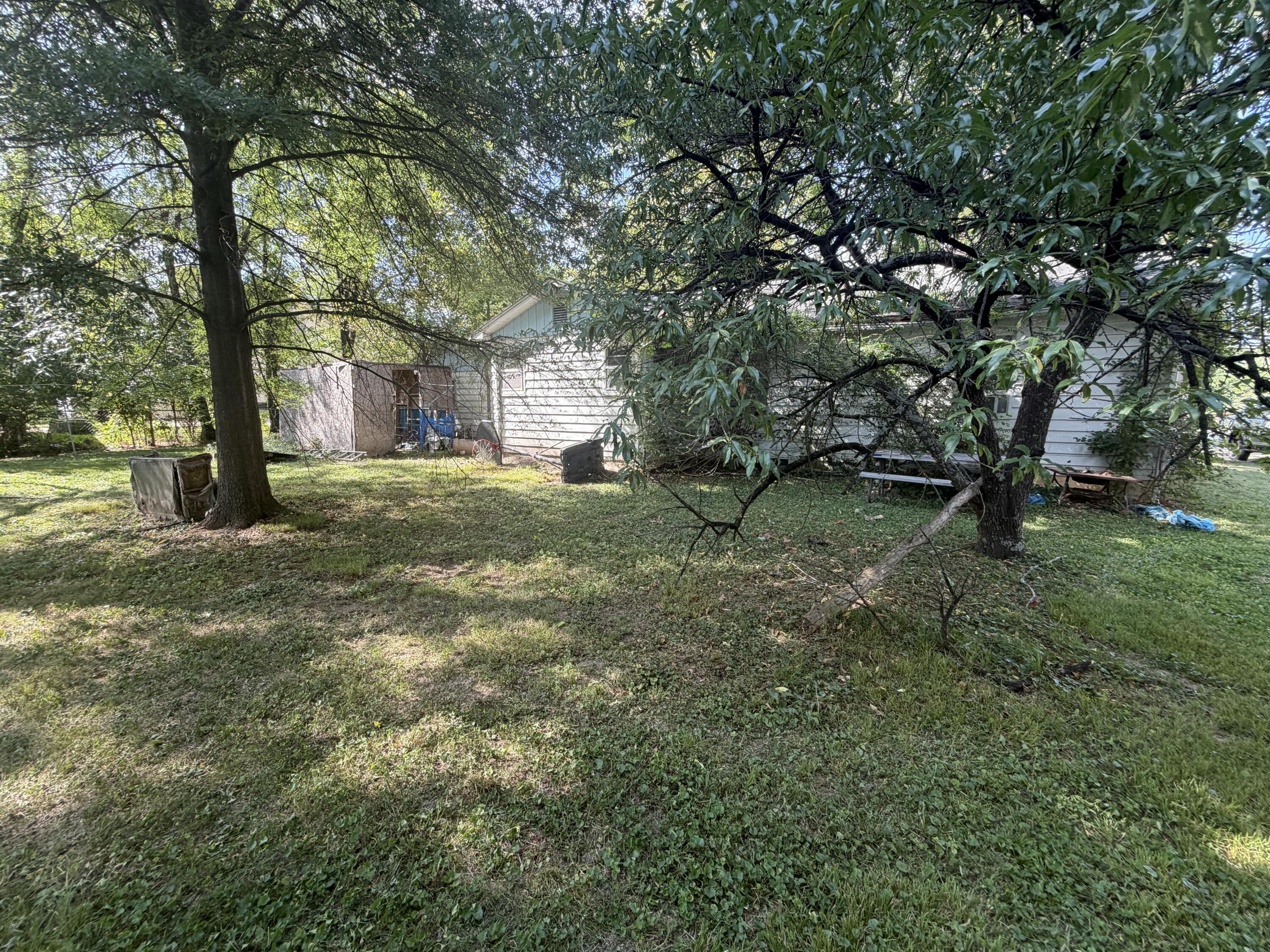1038 Grace Avenue Property Photo 5