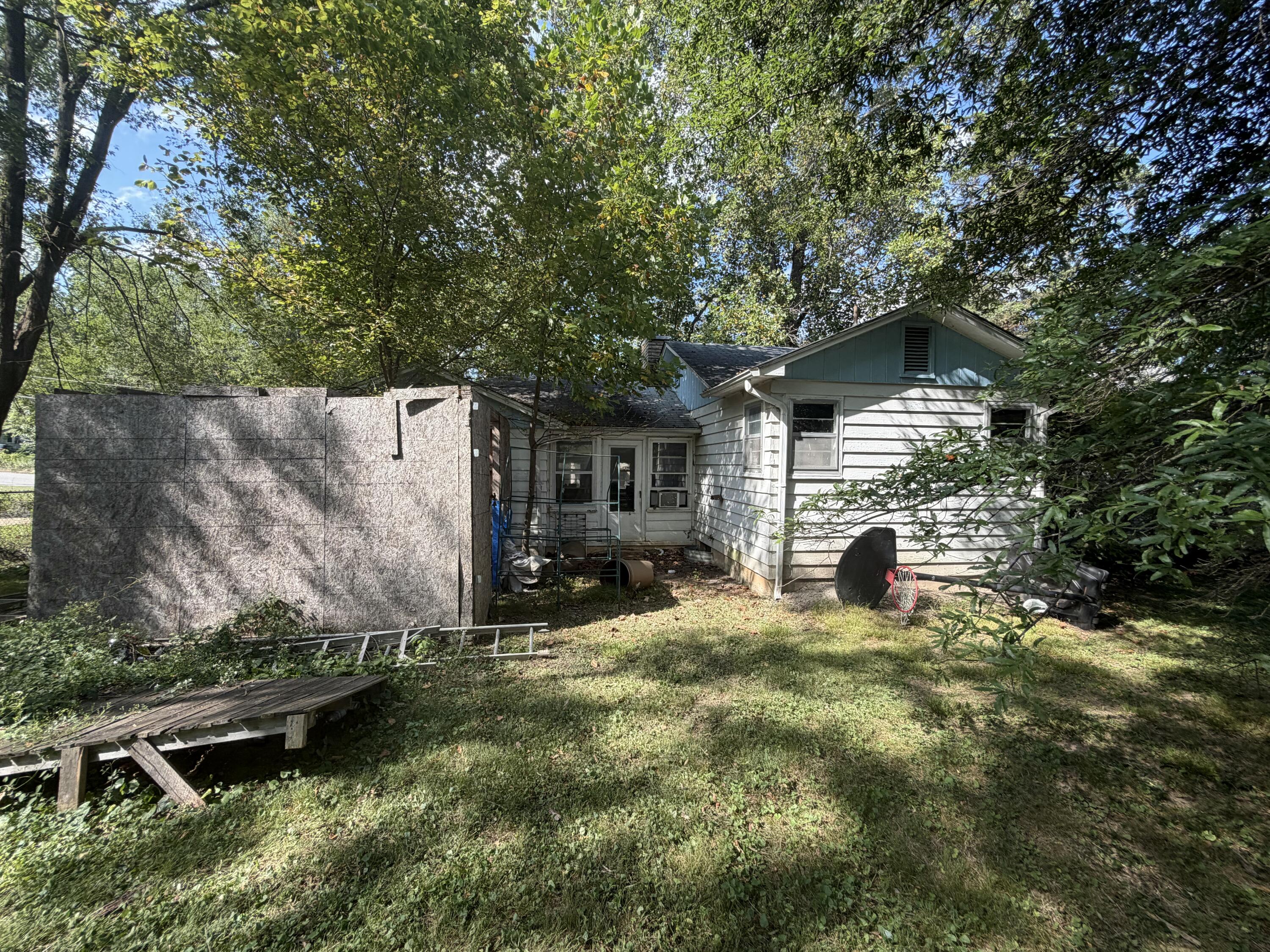 1038 Grace Avenue Property Photo 6