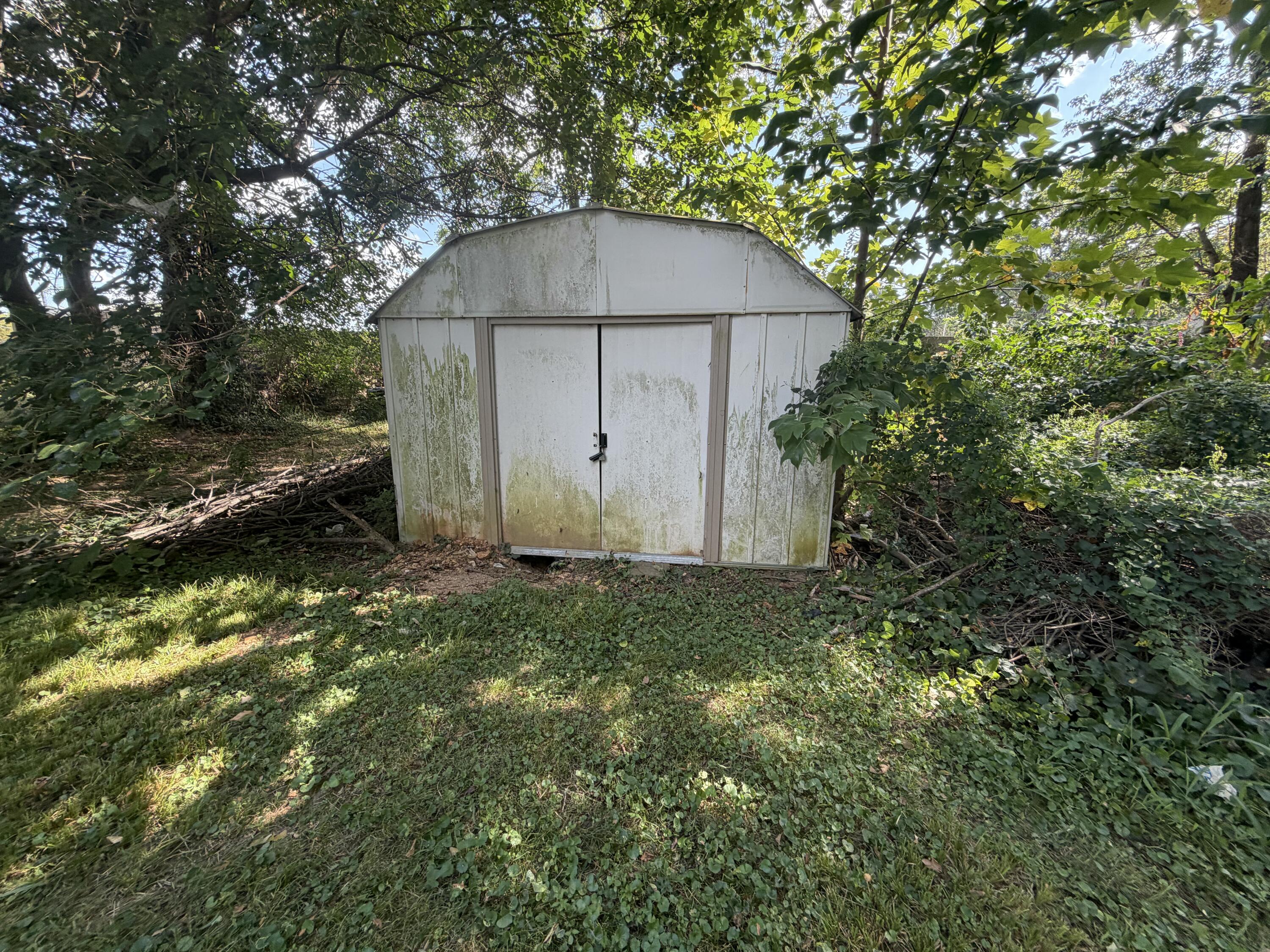 1038 Grace Avenue Property Photo 7
