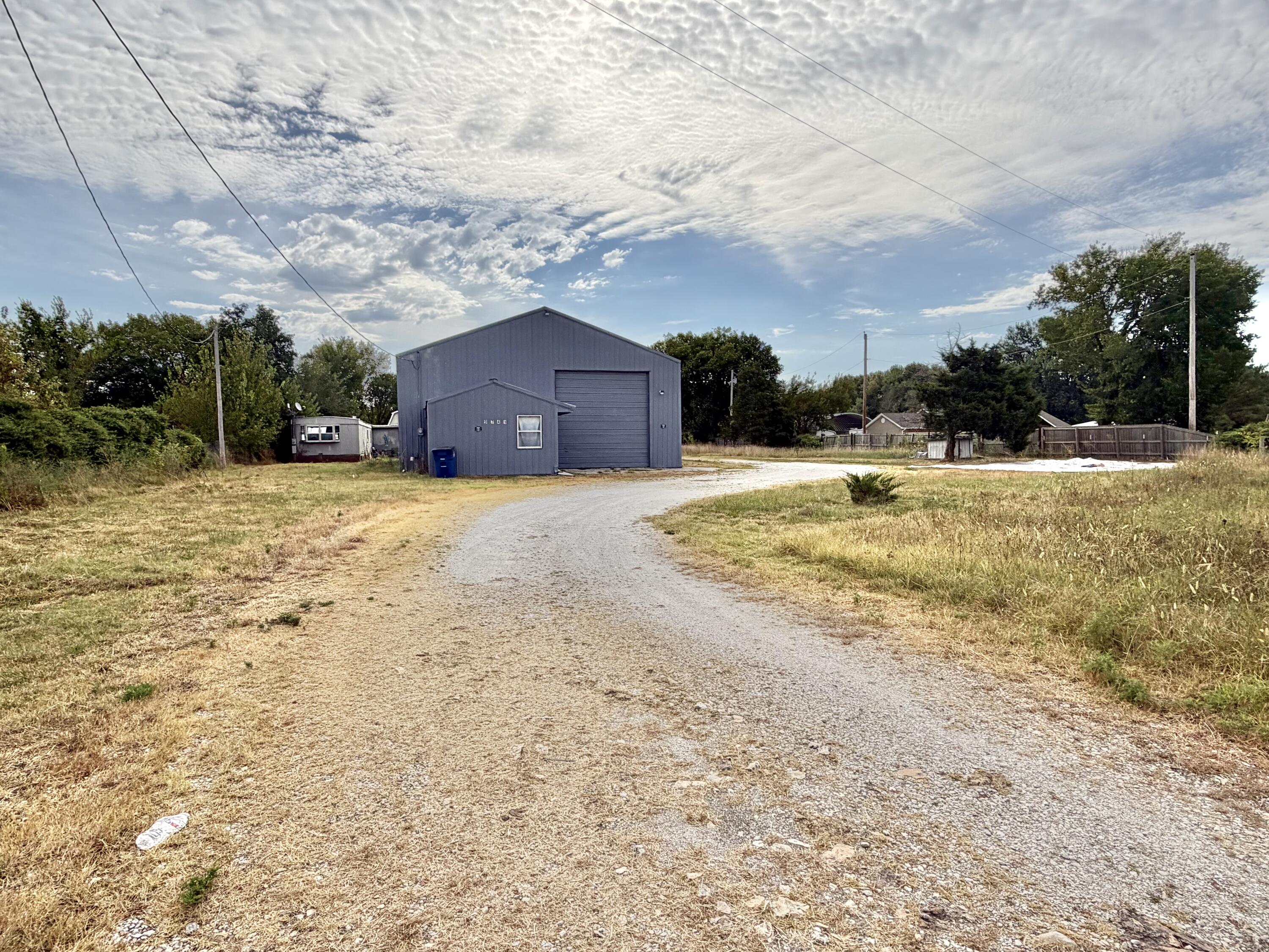 9741 Gateway Drive Property Photo 4