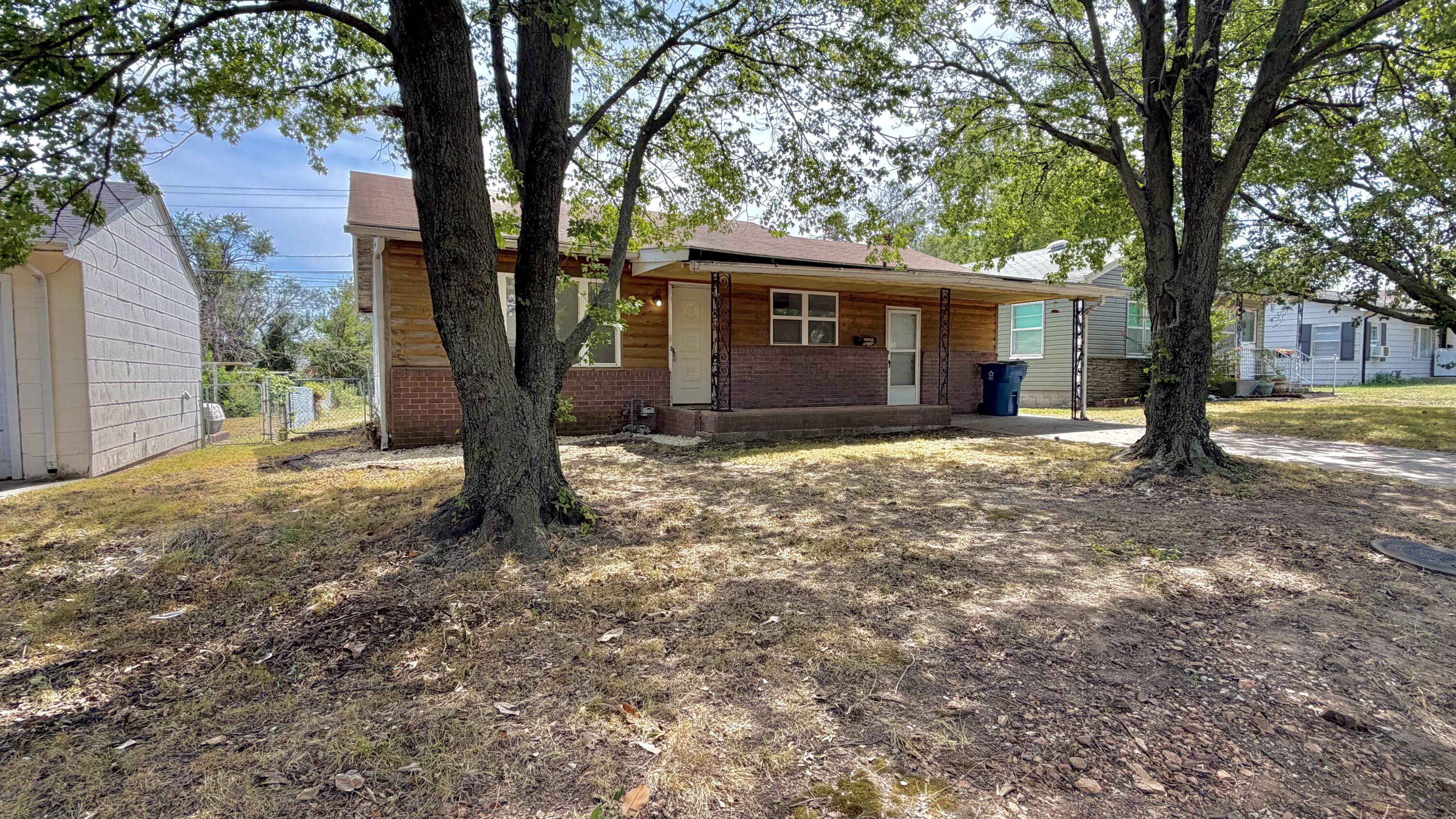 1406 West 5th Street Property Photo 4