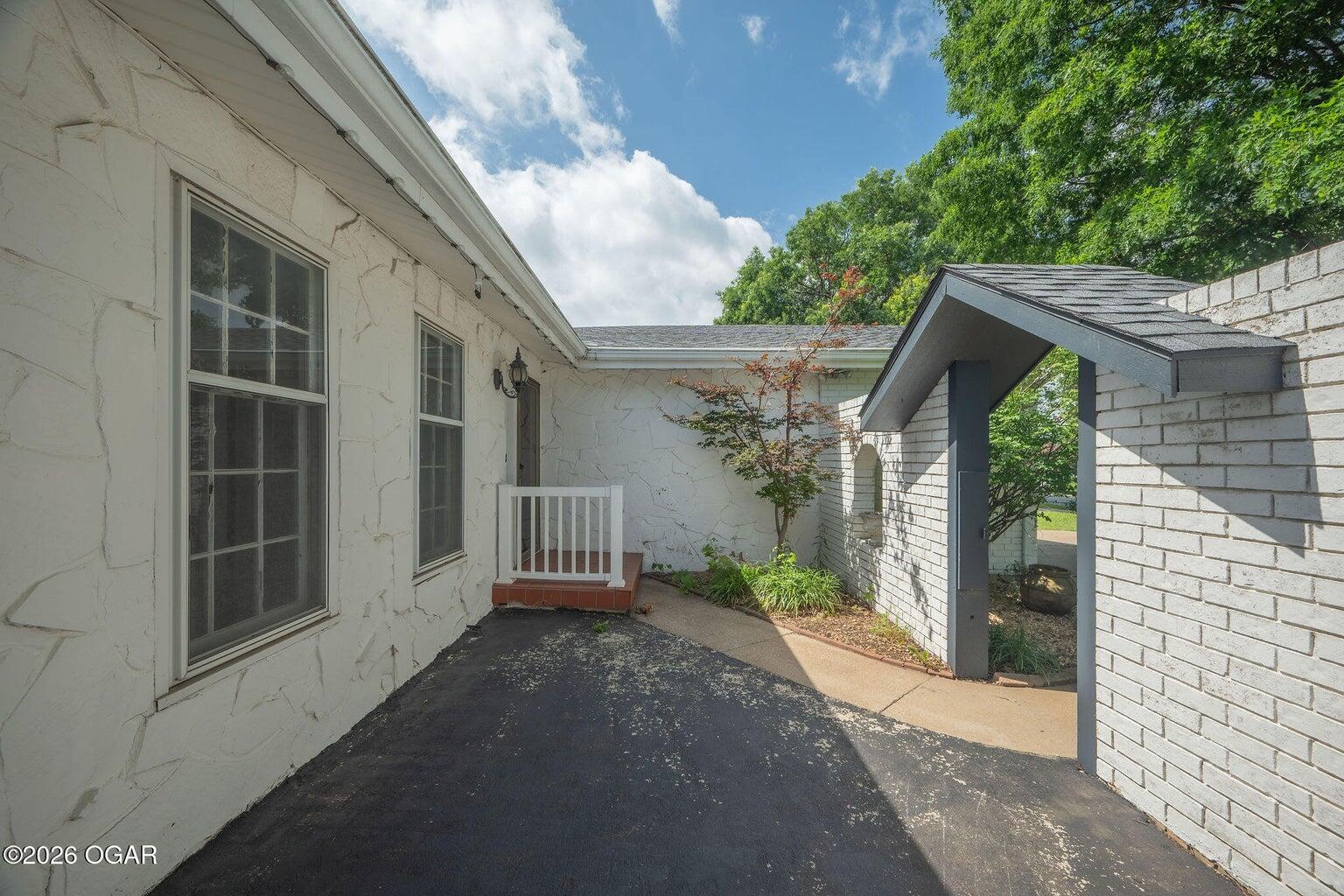 2905 South Illinois Avenue Property Photo 5