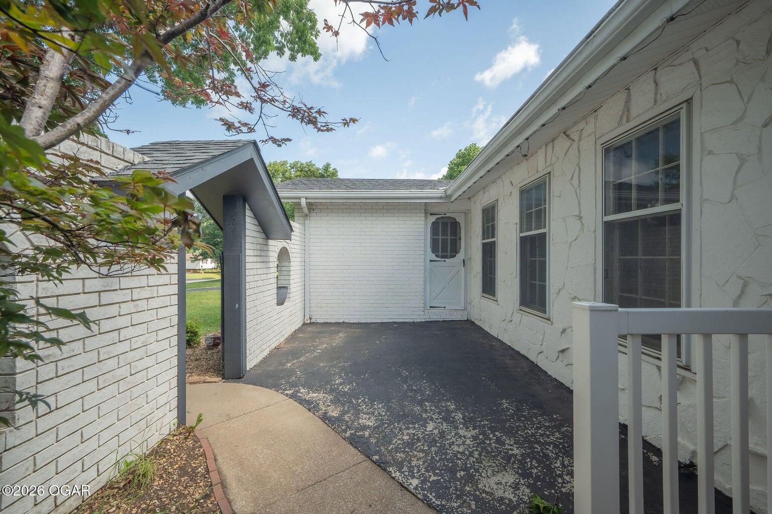 2905 South Illinois Avenue Property Photo 6