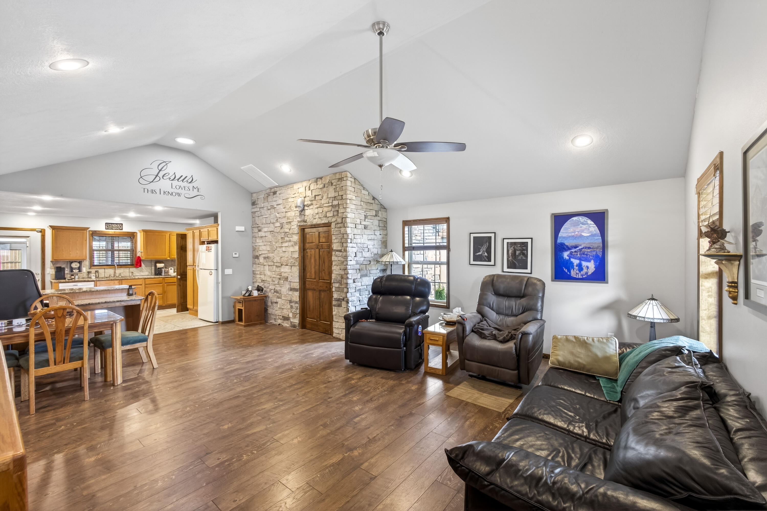 2105 West Mcclernon Street Property Photo 6
