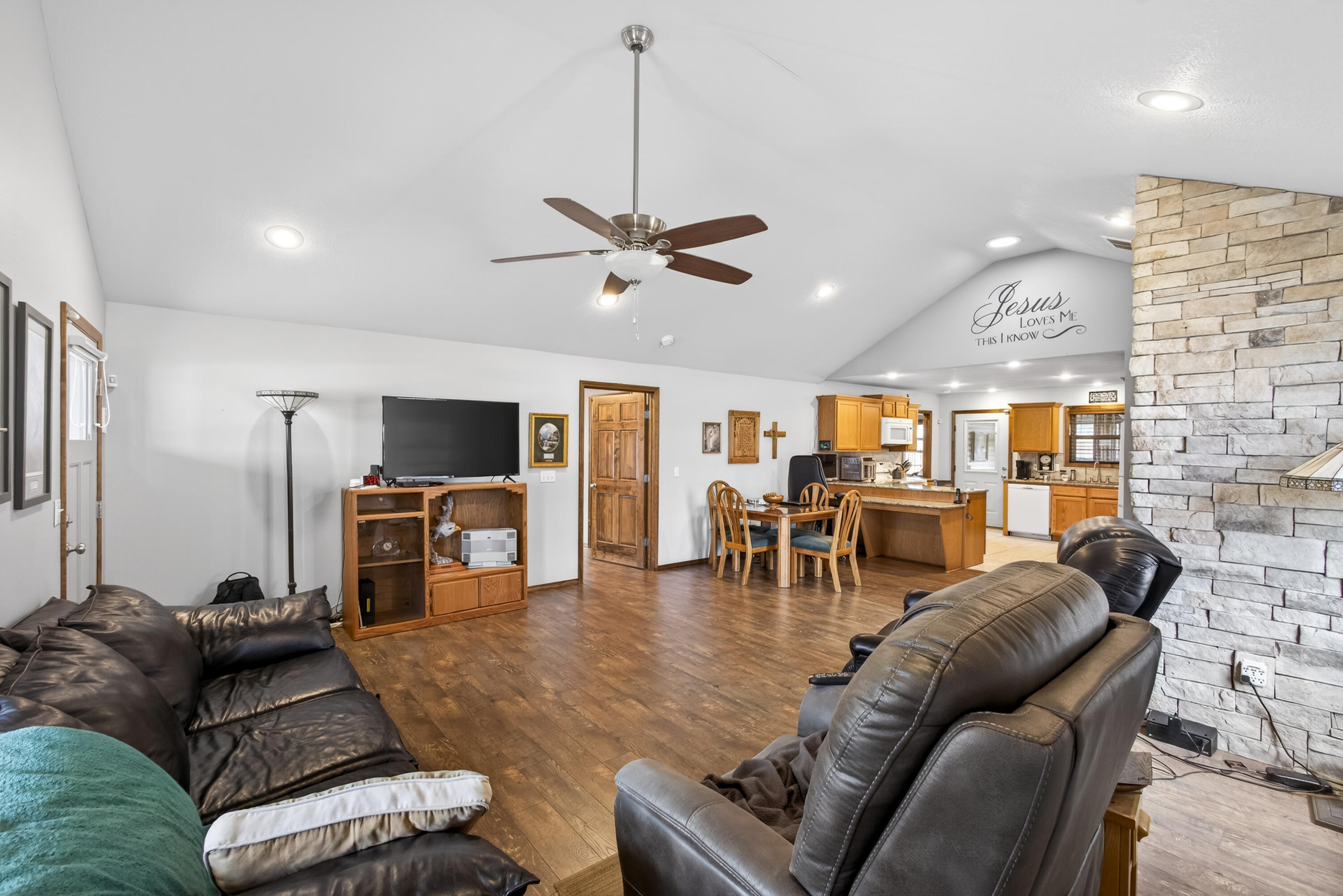 2105 West Mcclernon Street Property Photo 7