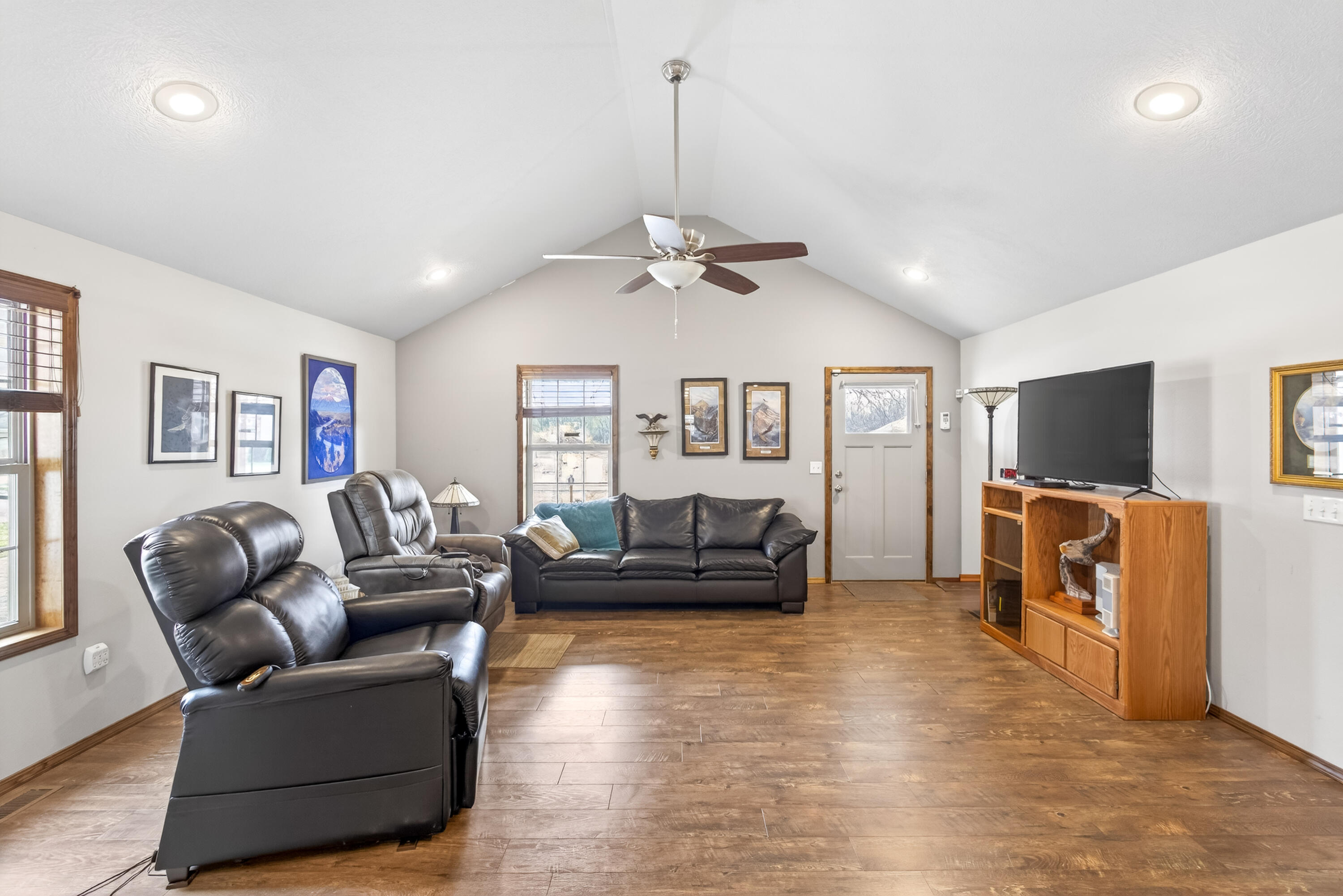 2105 West Mcclernon Street Property Photo 8