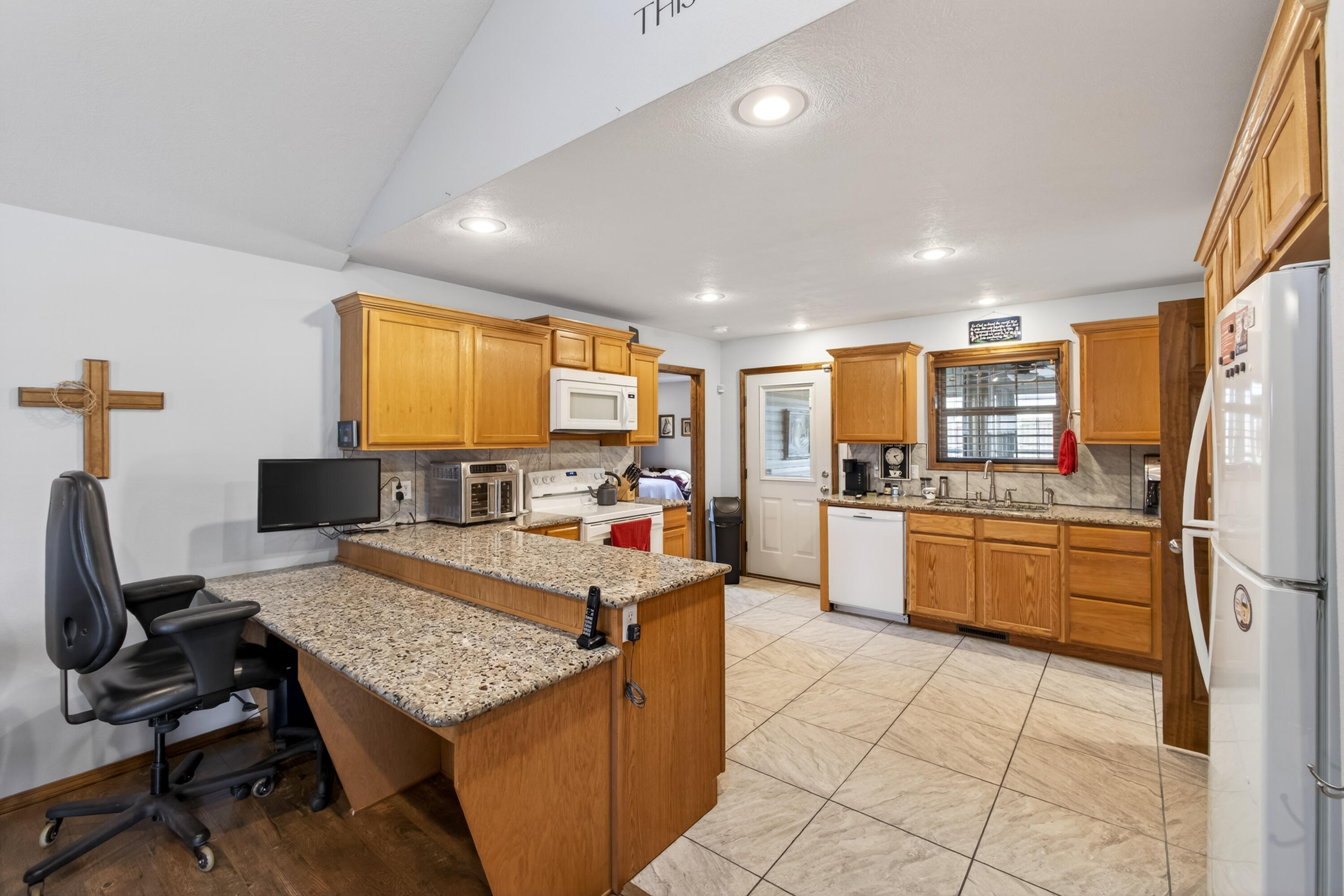 2105 West Mcclernon Street Property Photo 10