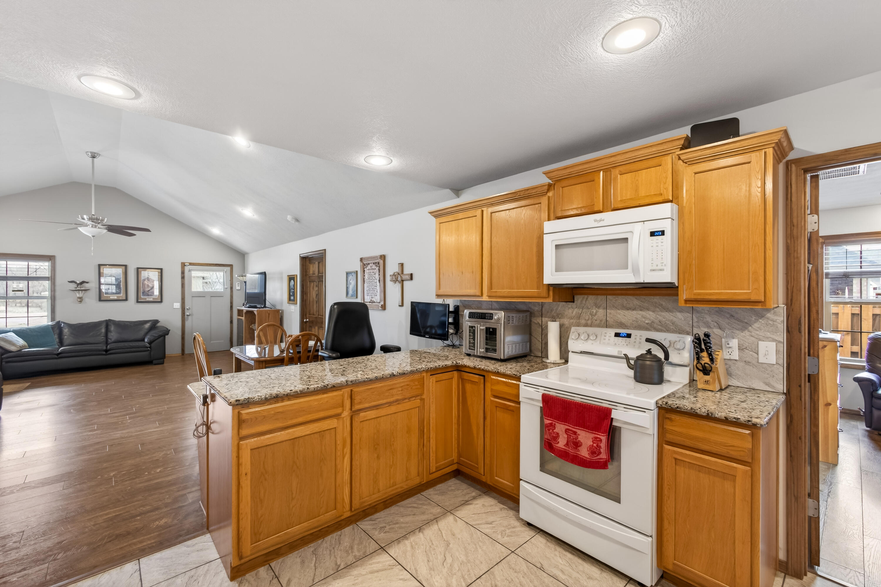 2105 West Mcclernon Street Property Photo 11