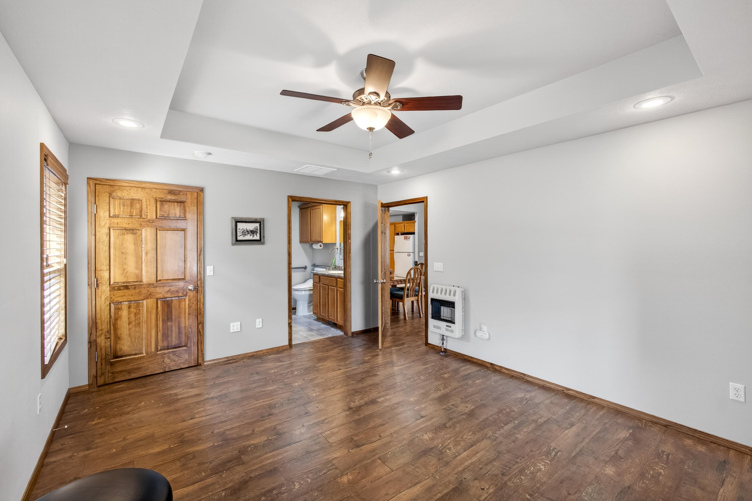 2105 West Mcclernon Street Property Photo 17