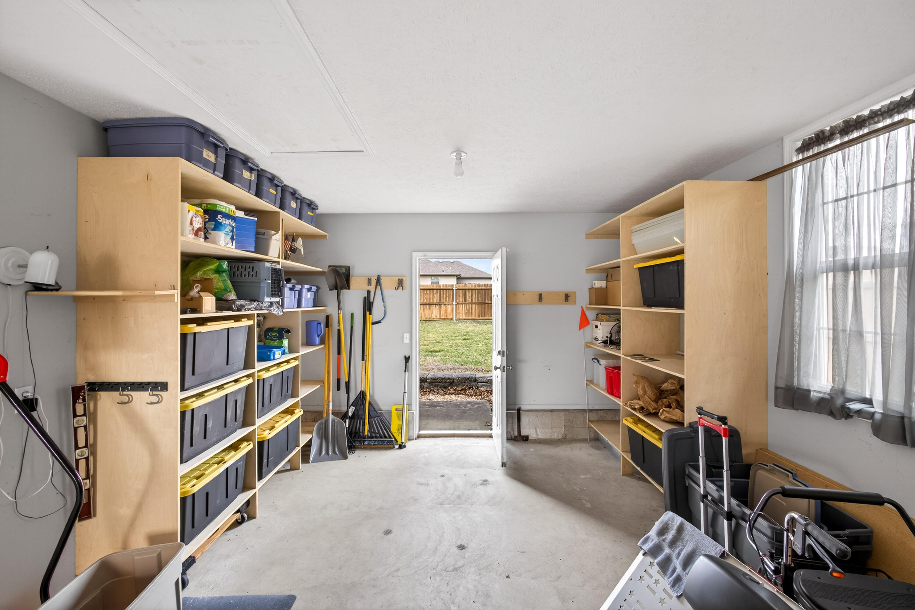 2105 West Mcclernon Street Property Photo 29