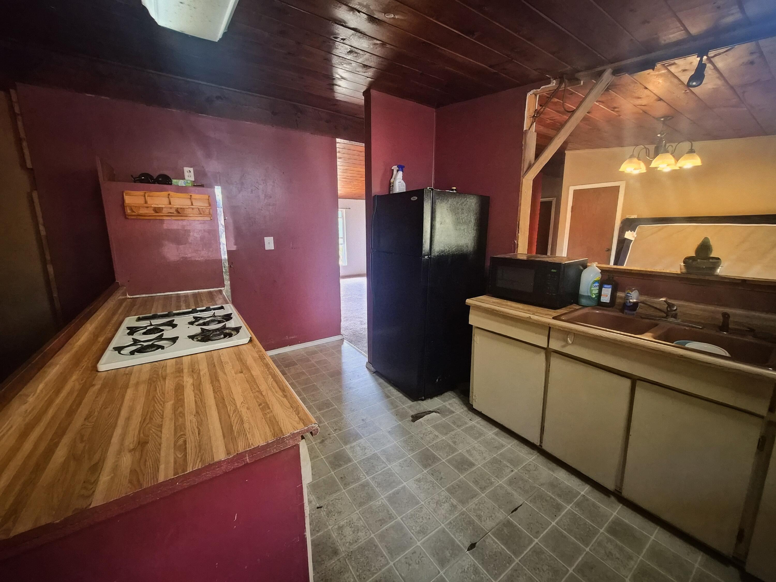 2700 Westbrook Drive Property Photo 7