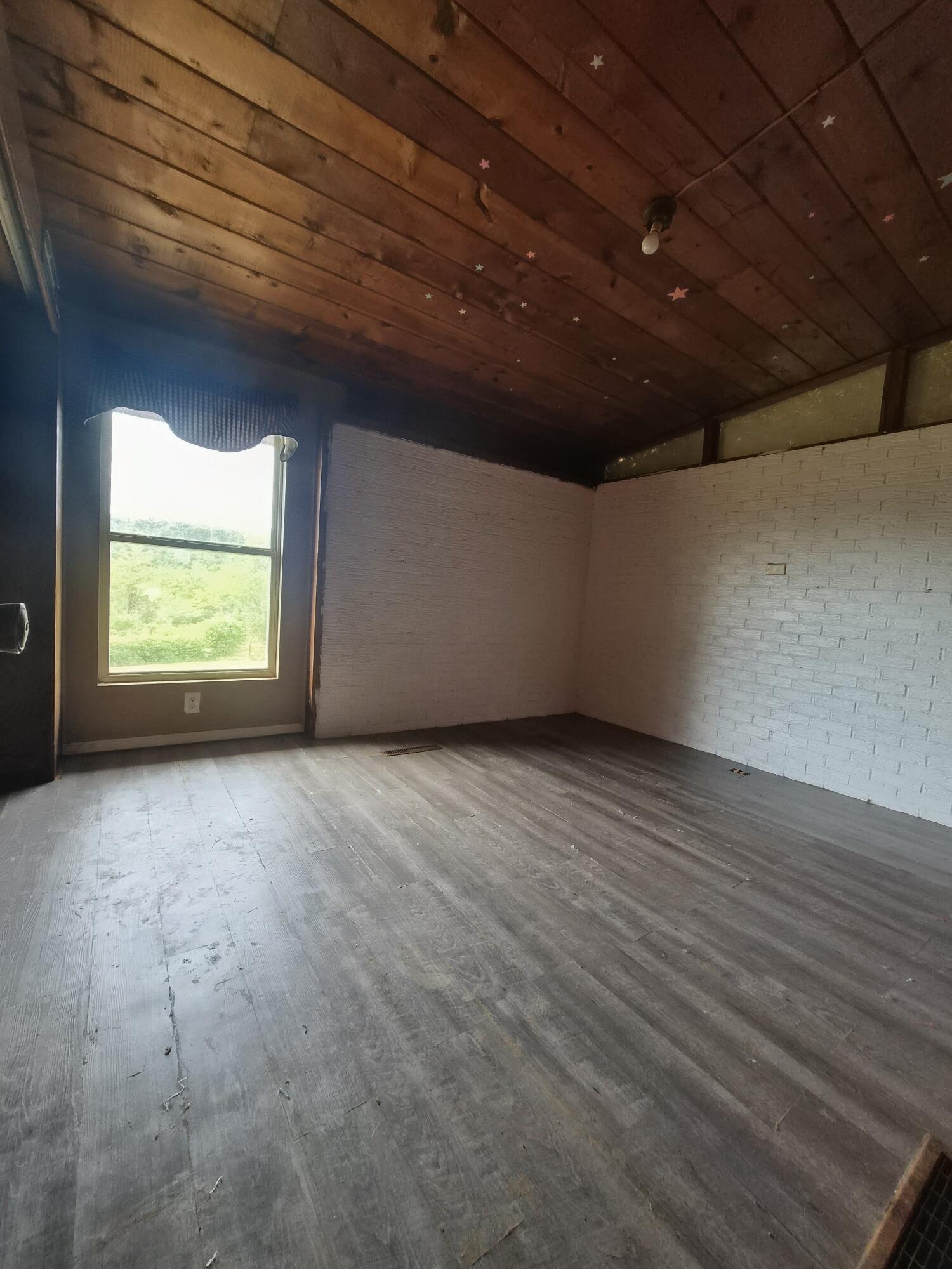 2700 Westbrook Drive Property Photo 8