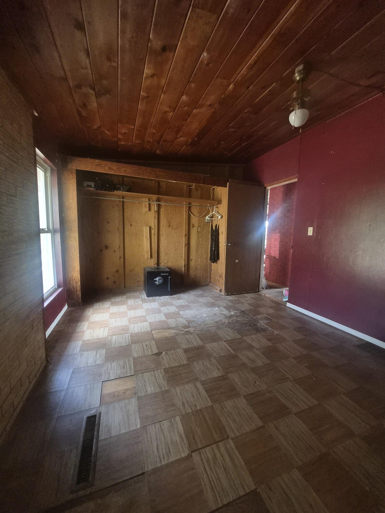 2700 Westbrook Drive Property Photo 10