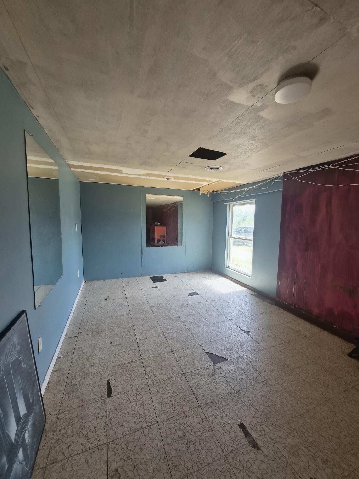2700 Westbrook Drive Property Photo 12