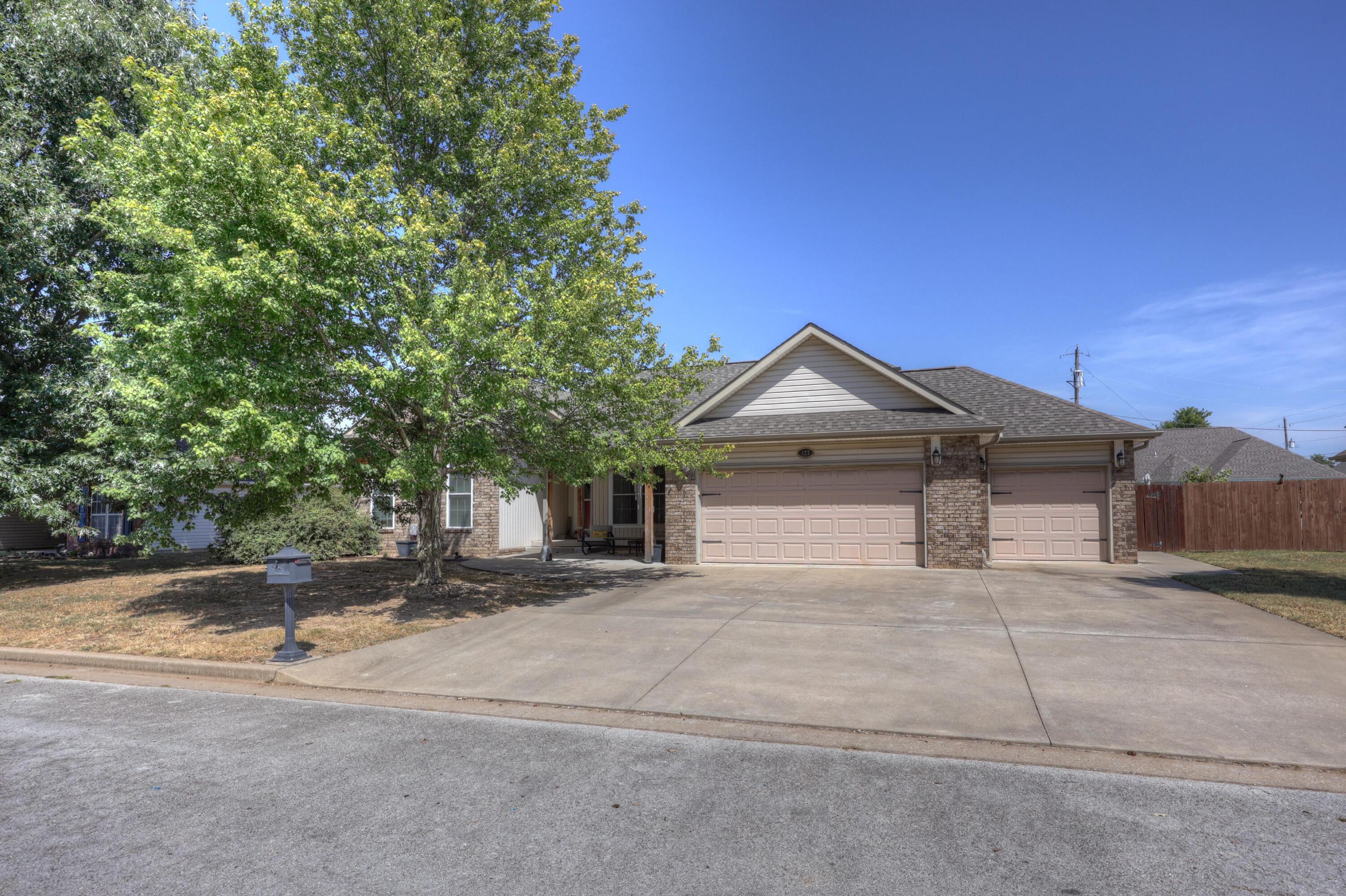 123 Jared Boulevard Property Photo 2