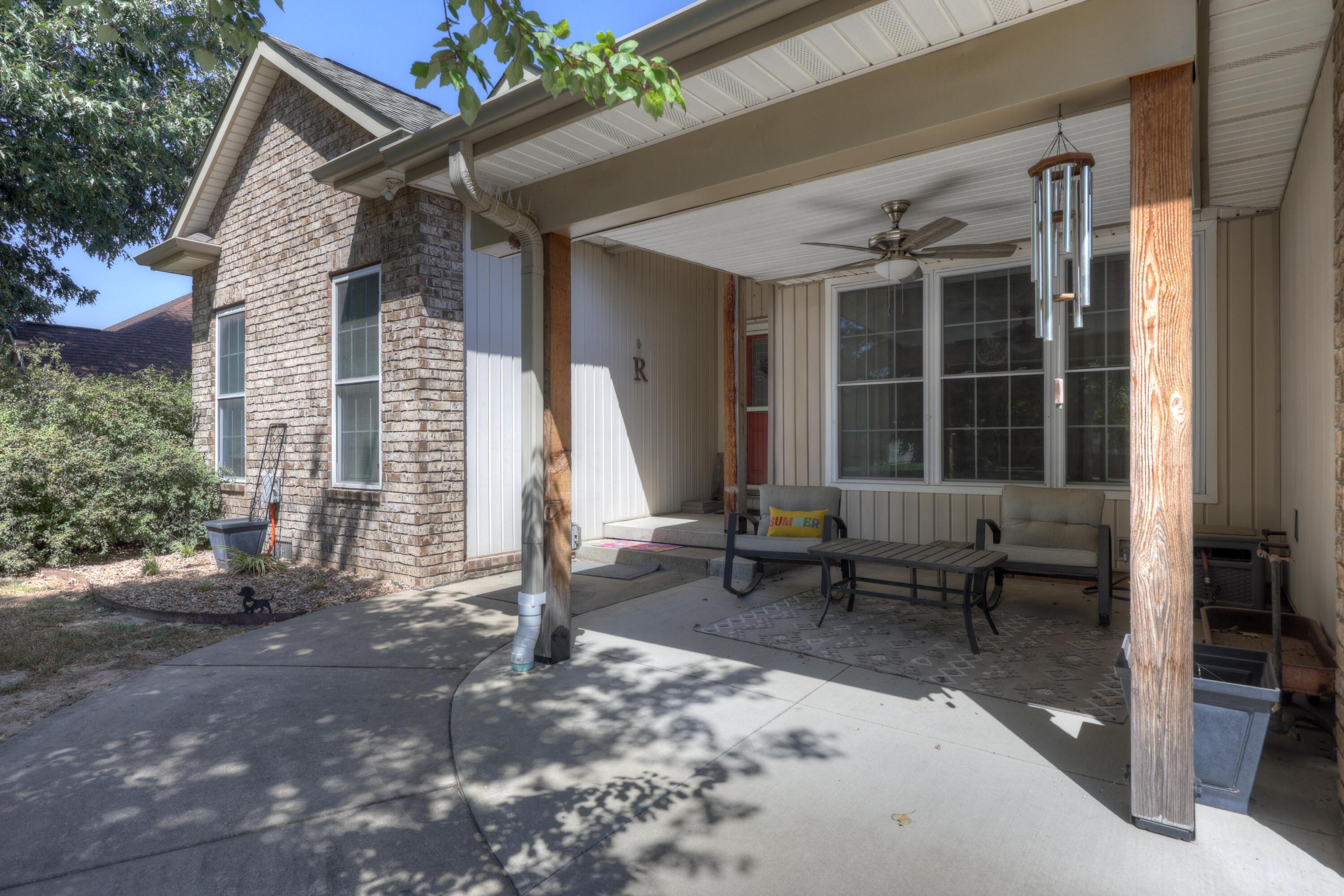 123 Jared Boulevard Property Photo 3