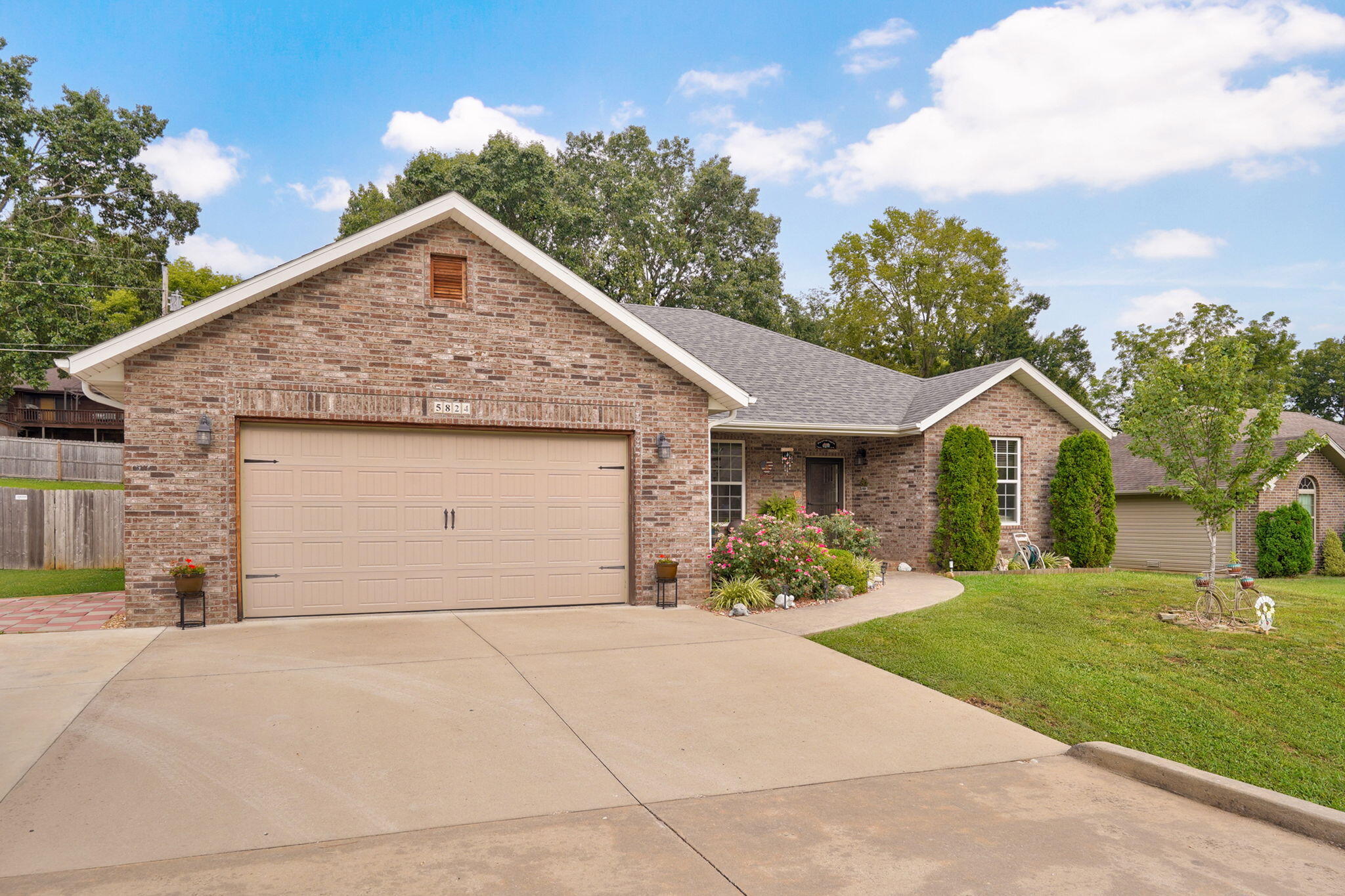 5824 South Geranium Lane Property Photo 1
