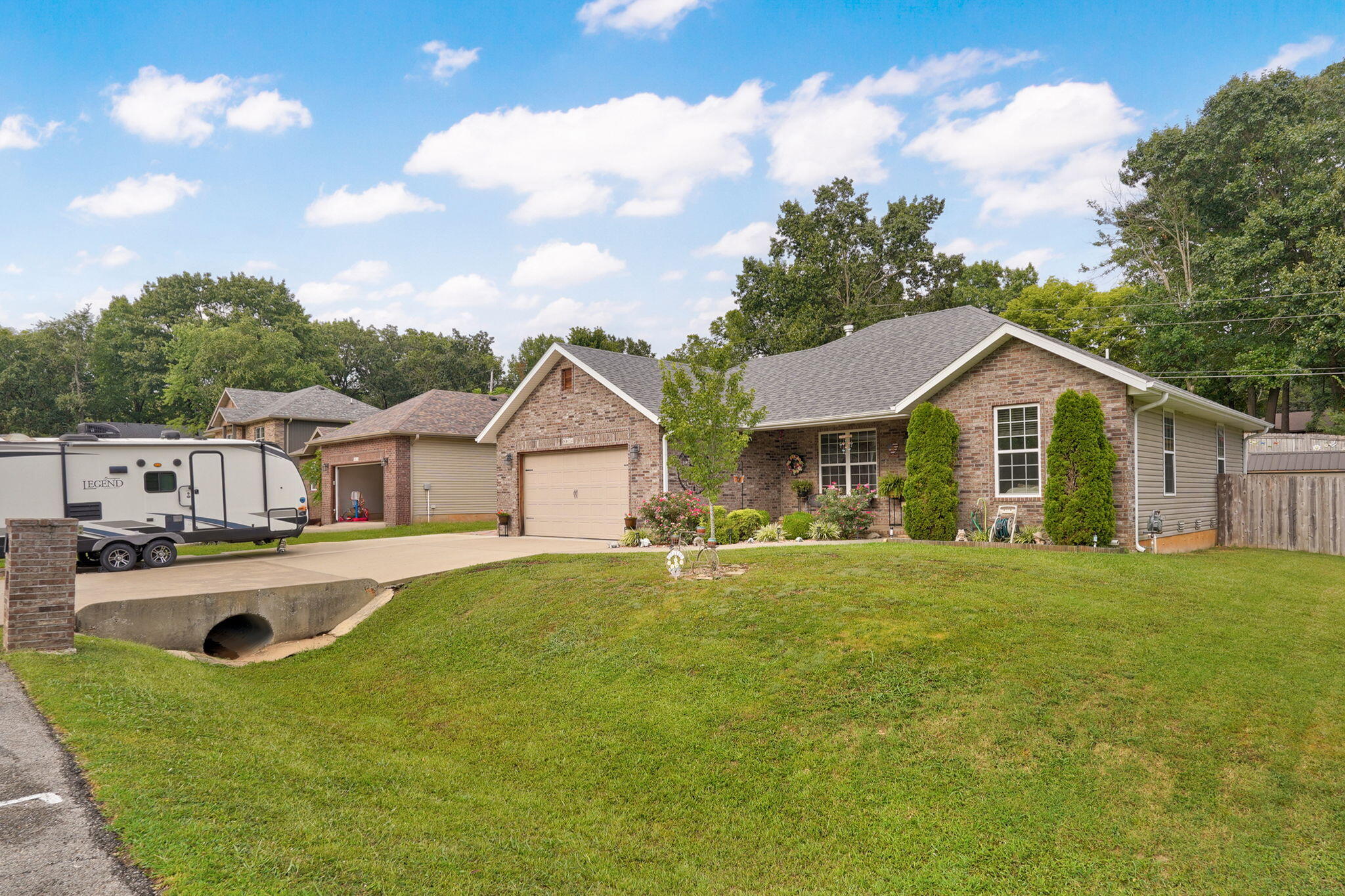 5824 South Geranium Lane Property Photo 3
