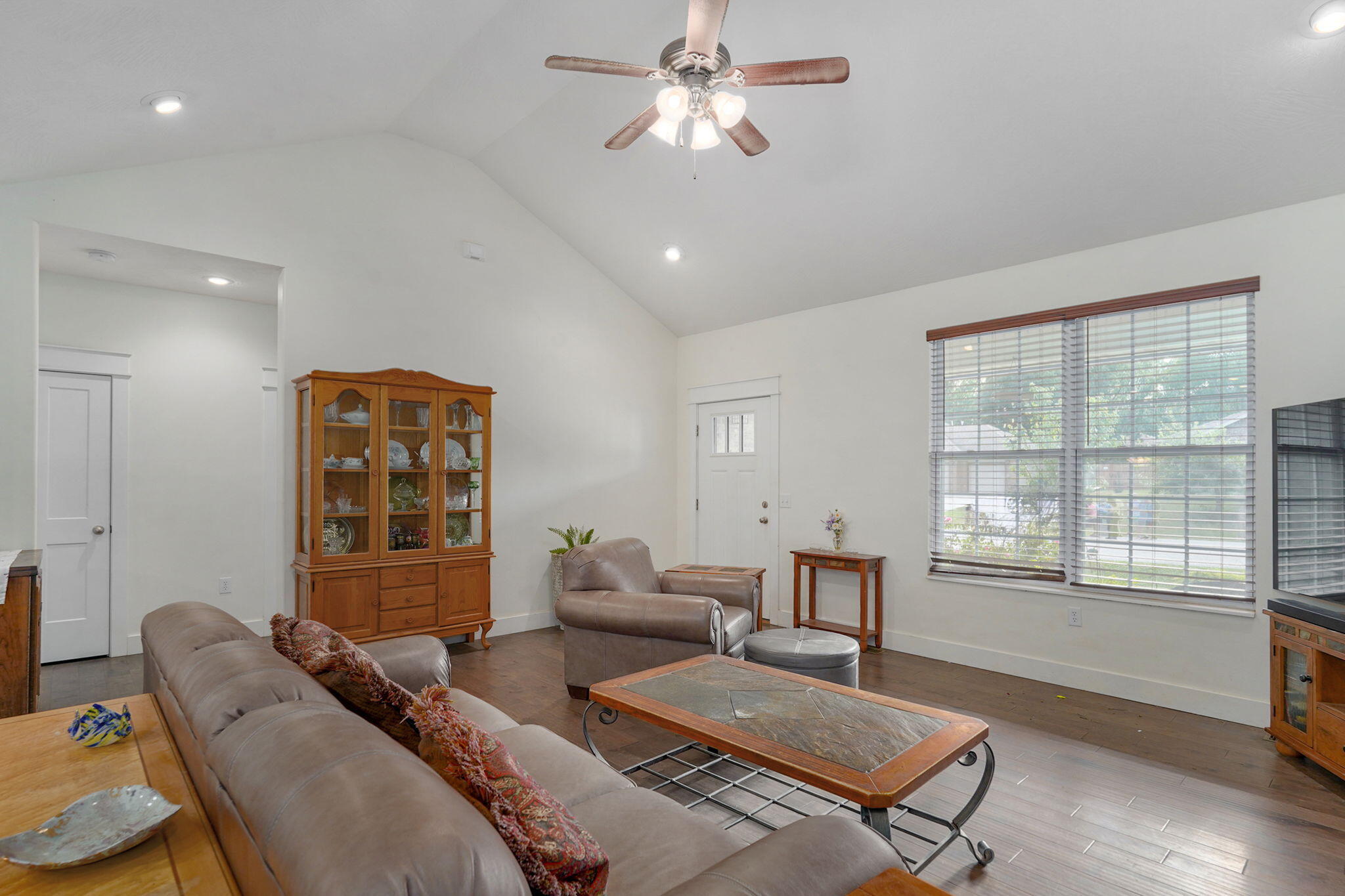 5824 South Geranium Lane Property Photo 9