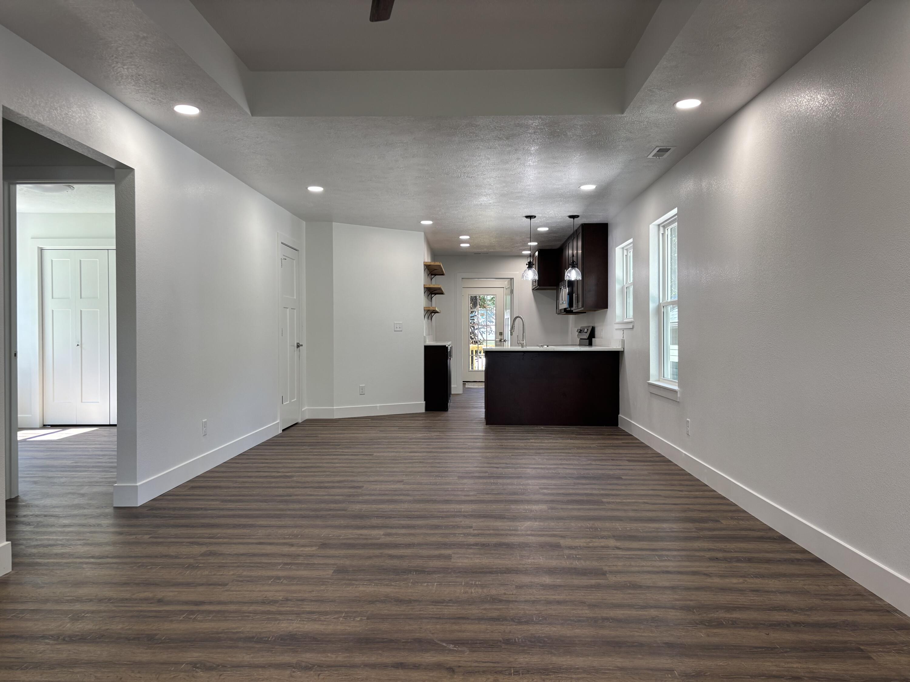 203 Vivian Street Property Photo 3