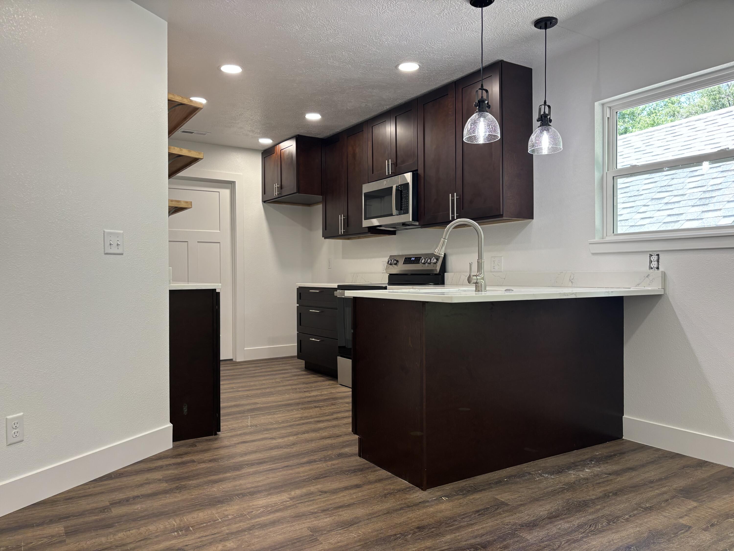 203 Vivian Street Property Photo 5