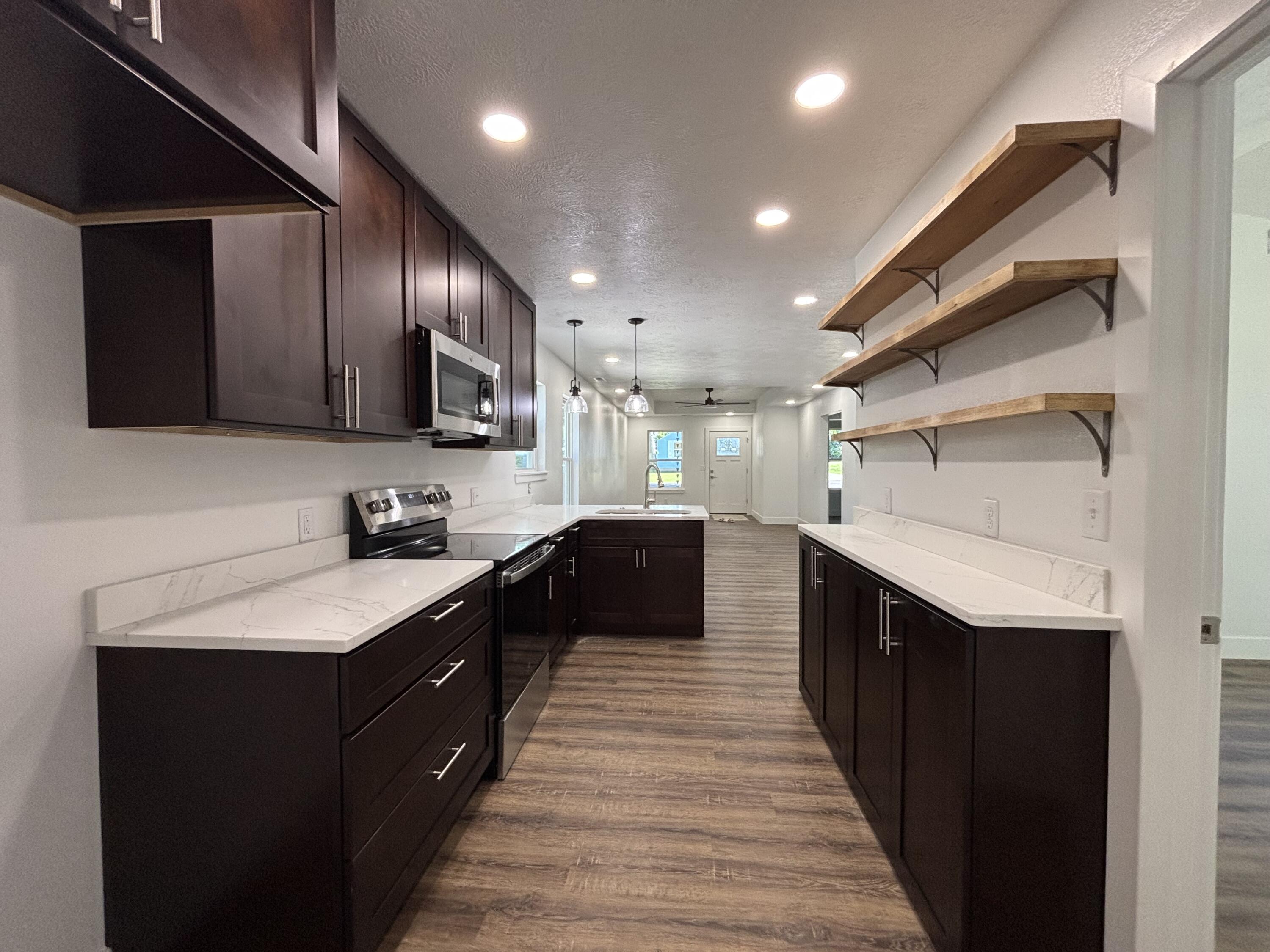203 Vivian Street Property Photo 8