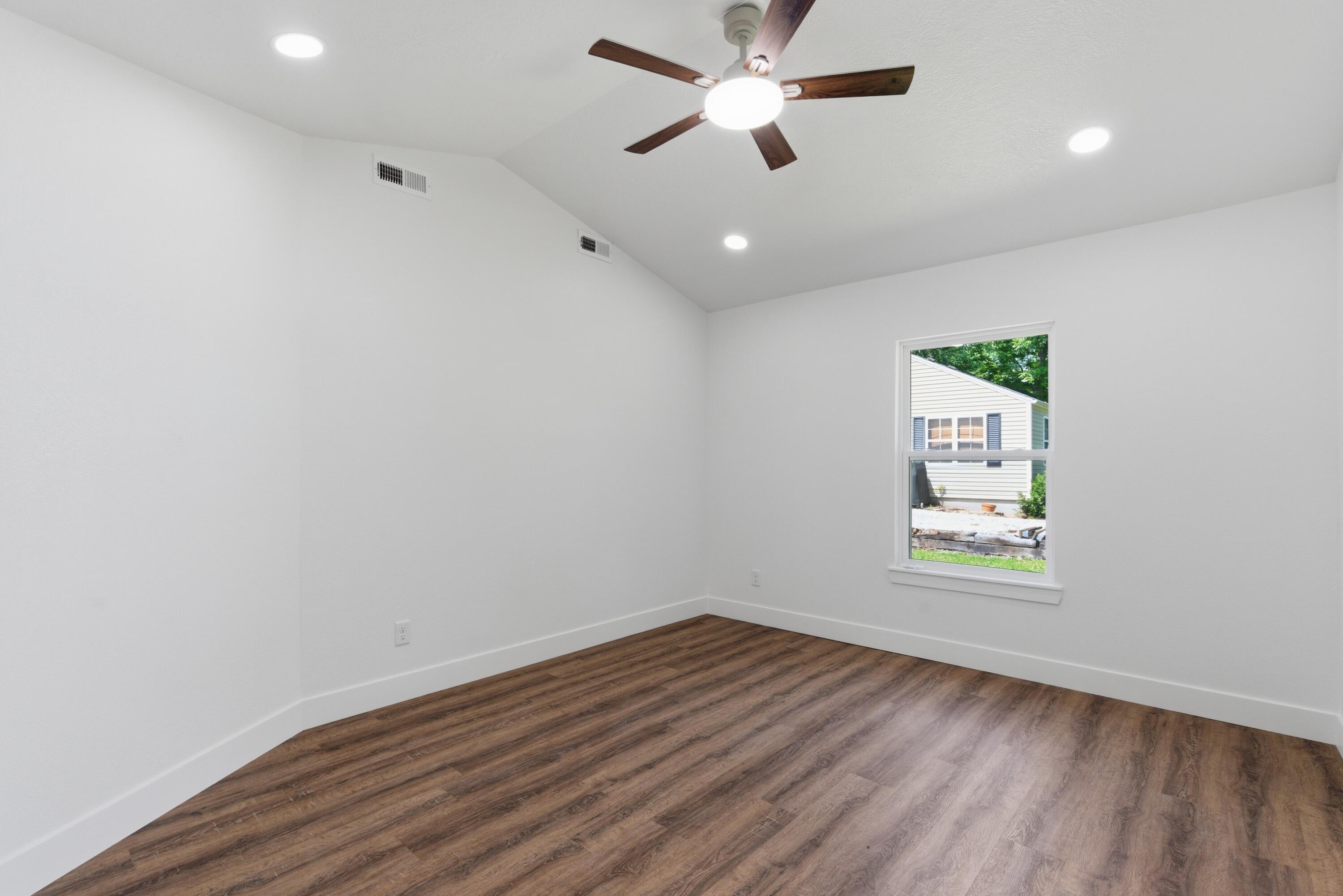 203 Vivian Street Property Photo 11