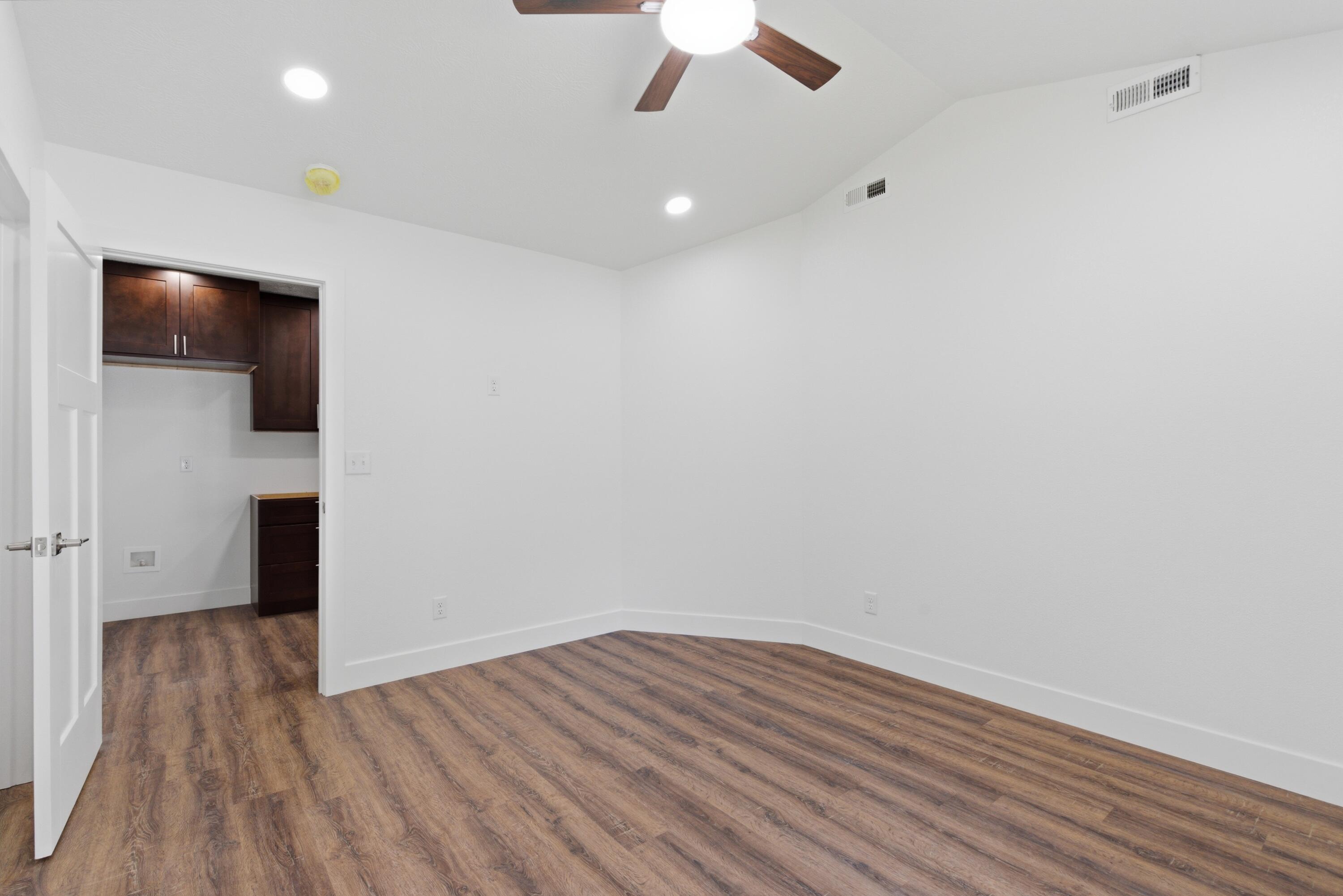 203 Vivian Street Property Photo 12
