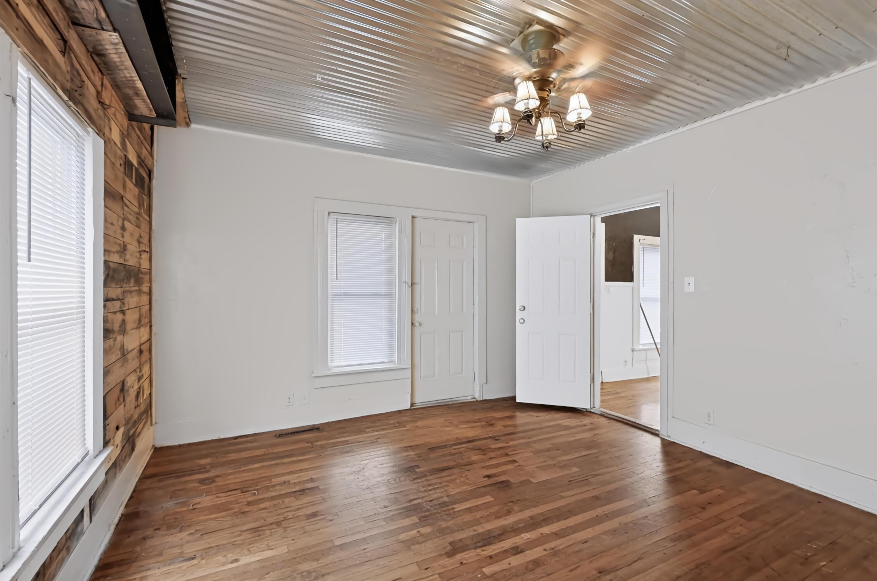 2031 South Pearl Avenue Property Photo 27