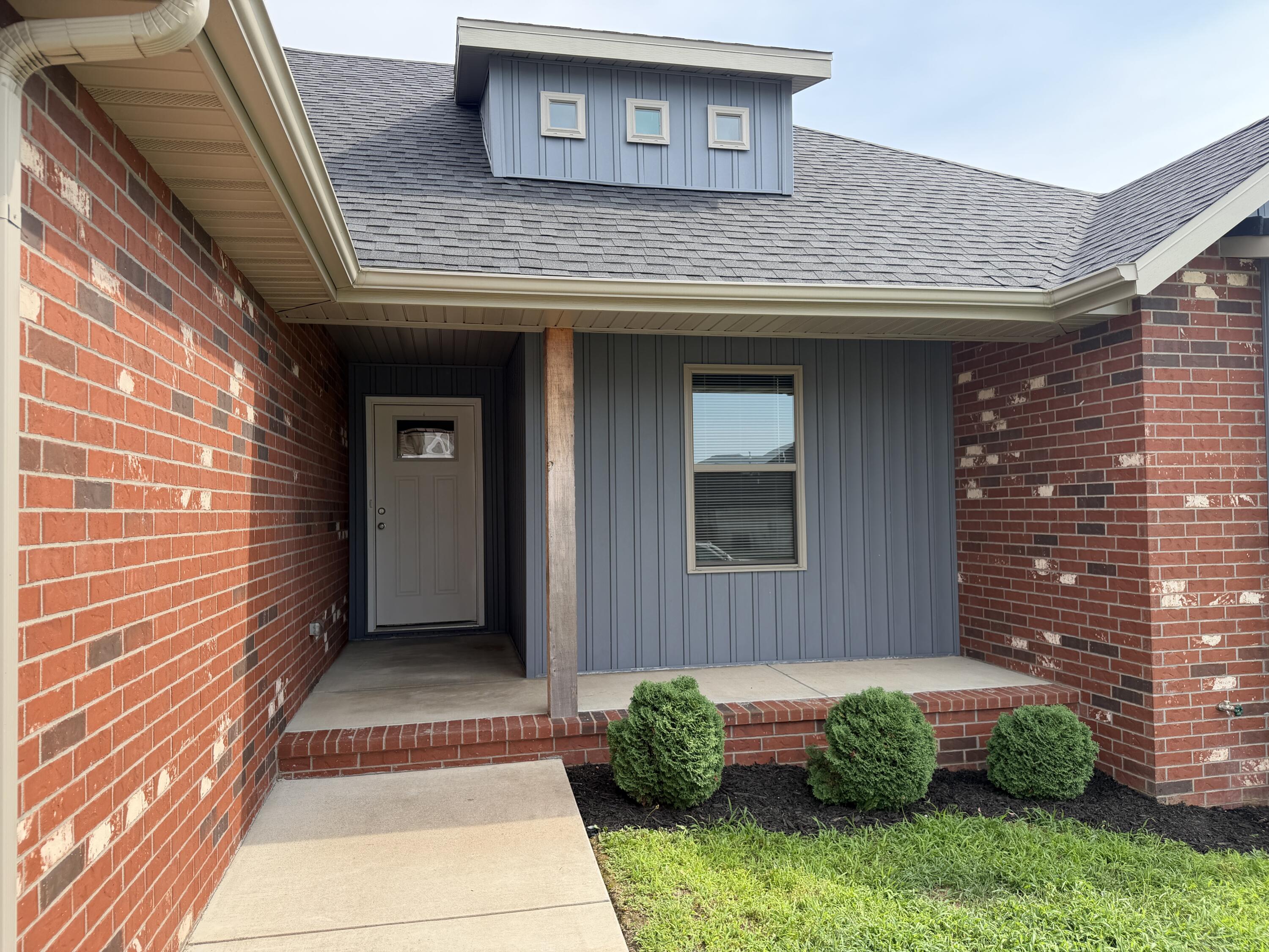 730 East Penzance Circle Property Photo 3