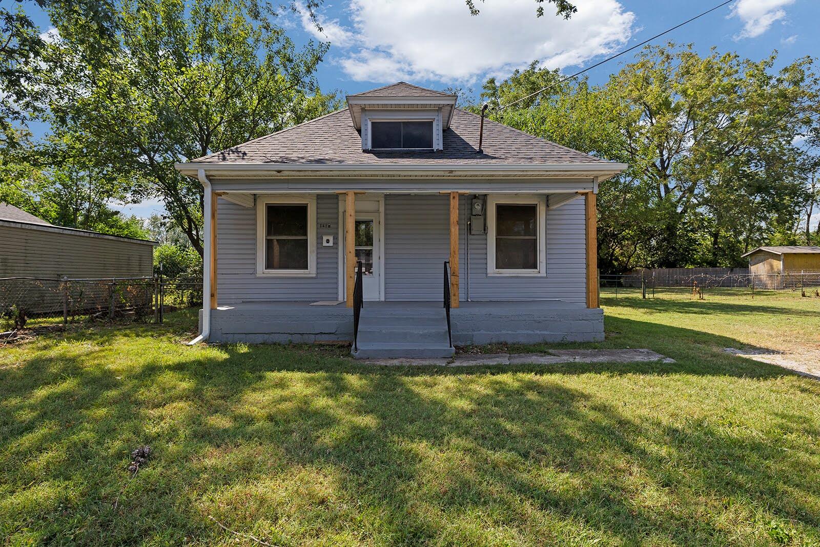 1217 North Forest Avenue Property Photo 1