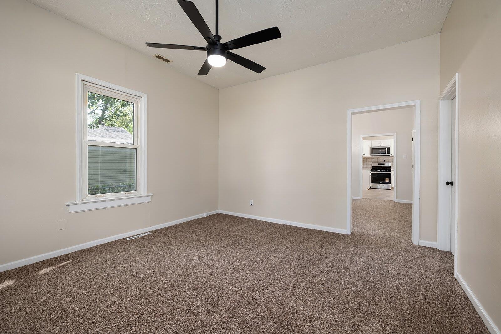 1217 North Forest Avenue Property Photo 2