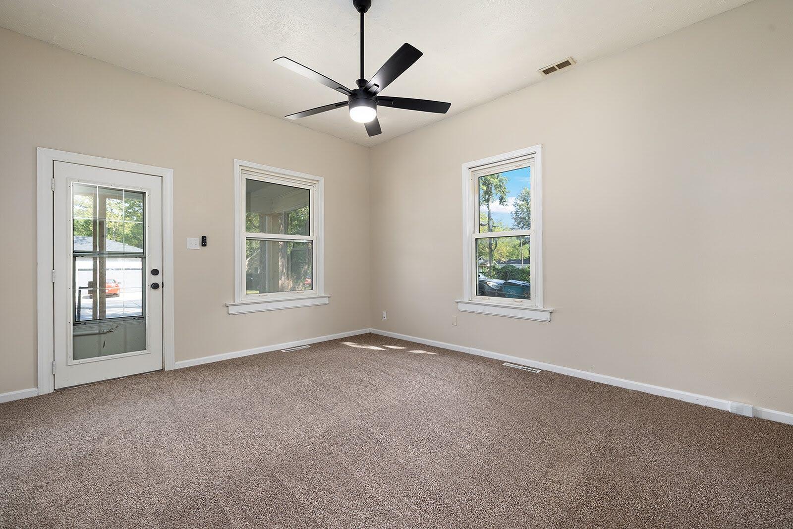 1217 North Forest Avenue Property Photo 3