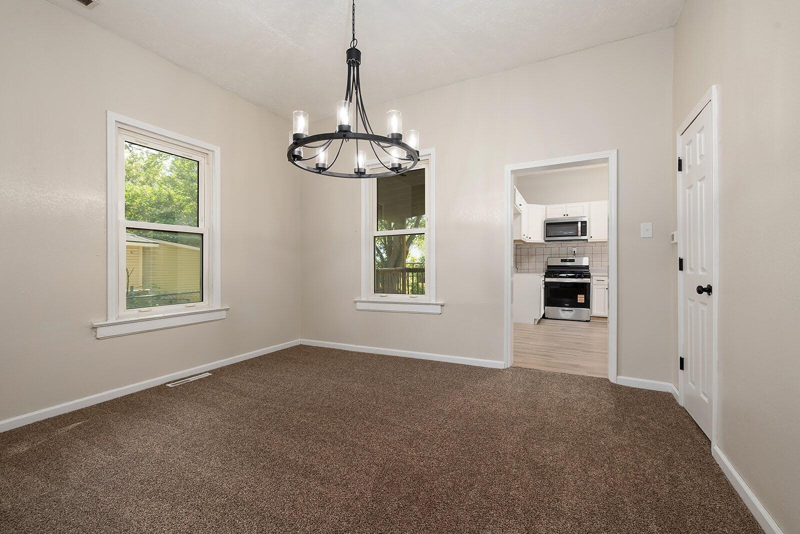 1217 North Forest Avenue Property Photo 4