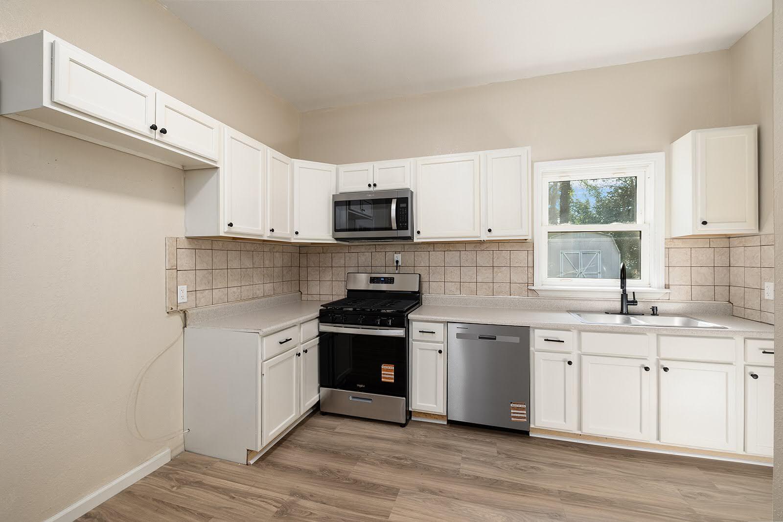1217 North Forest Avenue Property Photo 5