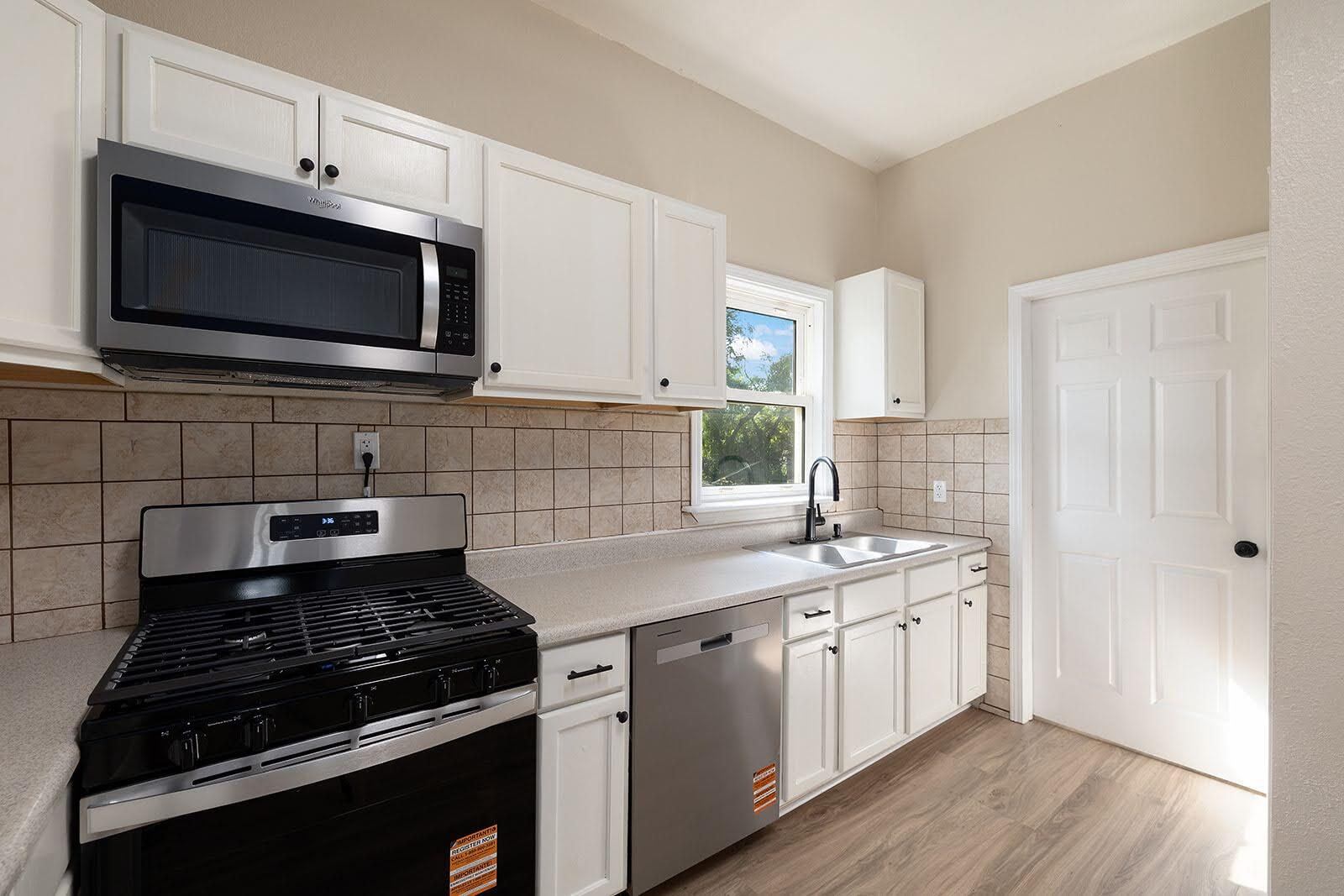 1217 North Forest Avenue Property Photo 6