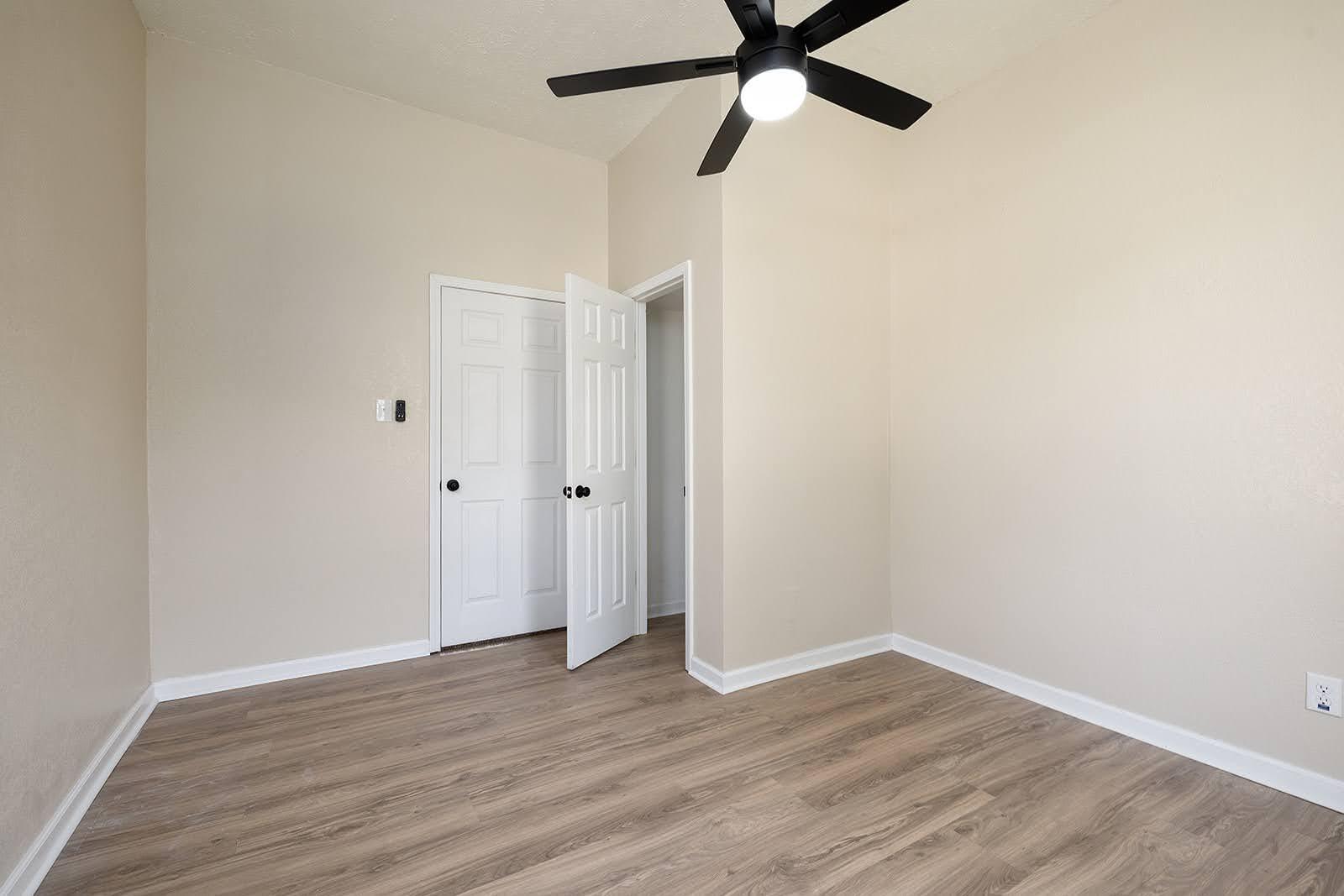 1217 North Forest Avenue Property Photo 8
