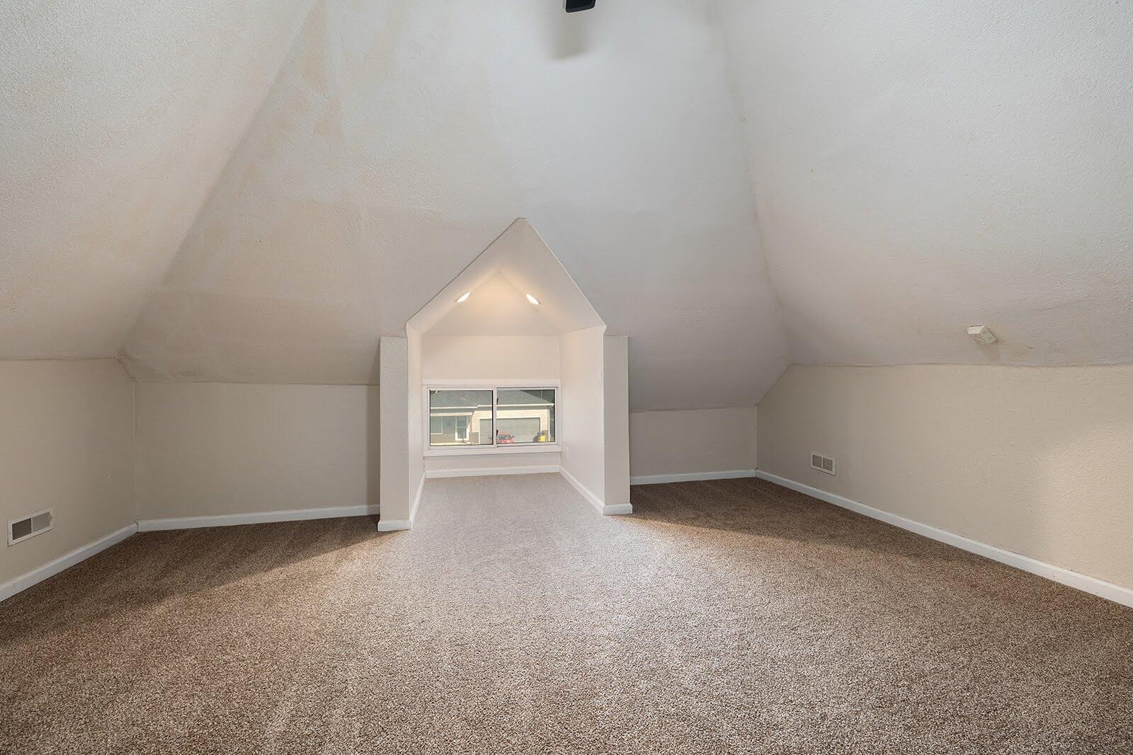 1217 North Forest Avenue Property Photo 10