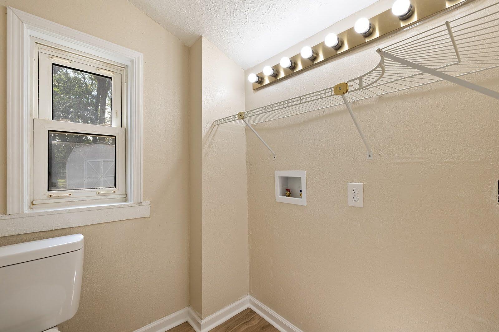1217 North Forest Avenue Property Photo 13